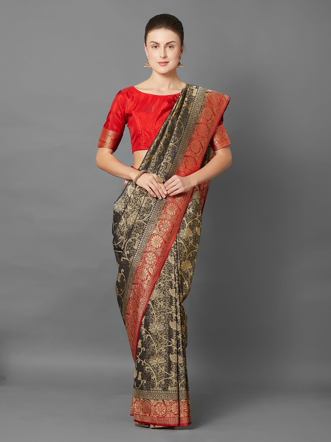 

Mitera Black & Gold-Coloured Woven Design Kanjeevaram Saree