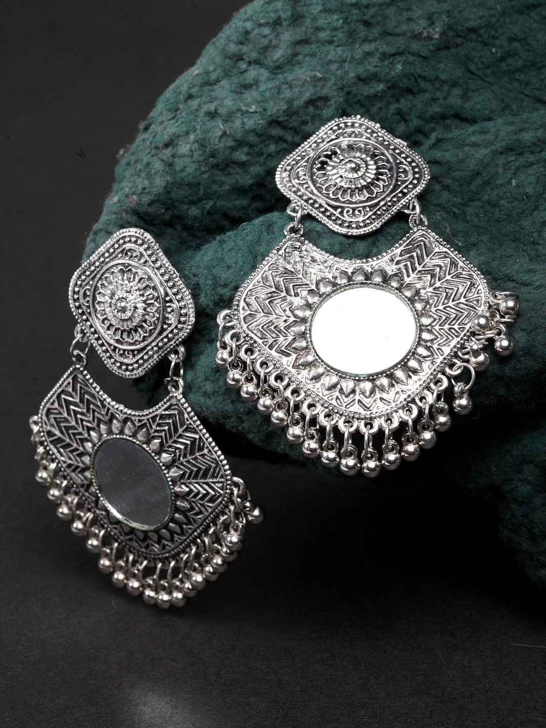 

Moedbuille Silver-Toned Contemporary Drop Earrings