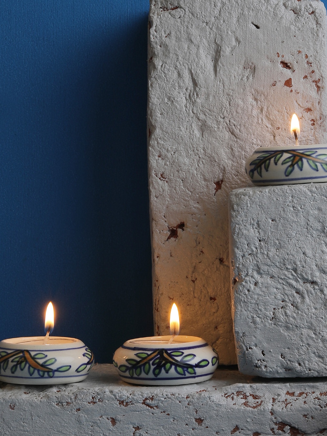 

MIAH Decor Set of 3 Ceramic Handpainted tealight holders, White