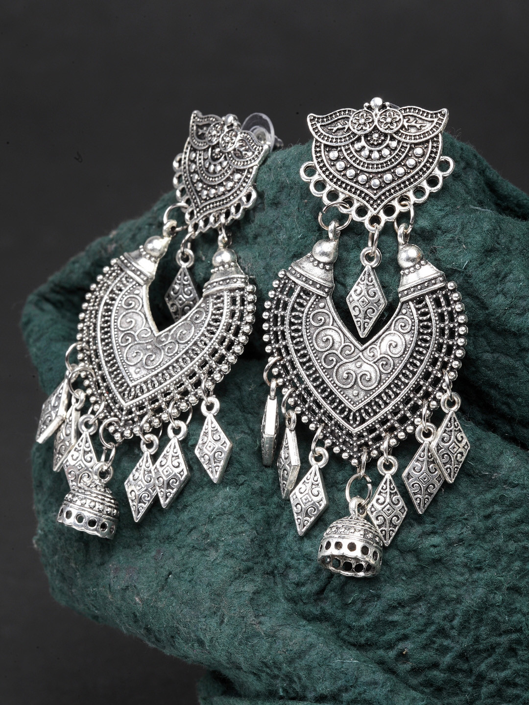 

Moedbuille Silver-Toned Contemporary Drop Earrings