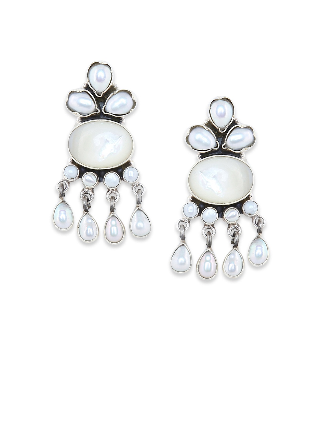 

ahilya Sterling Silver White Teardrop Shaped Drop Earrings