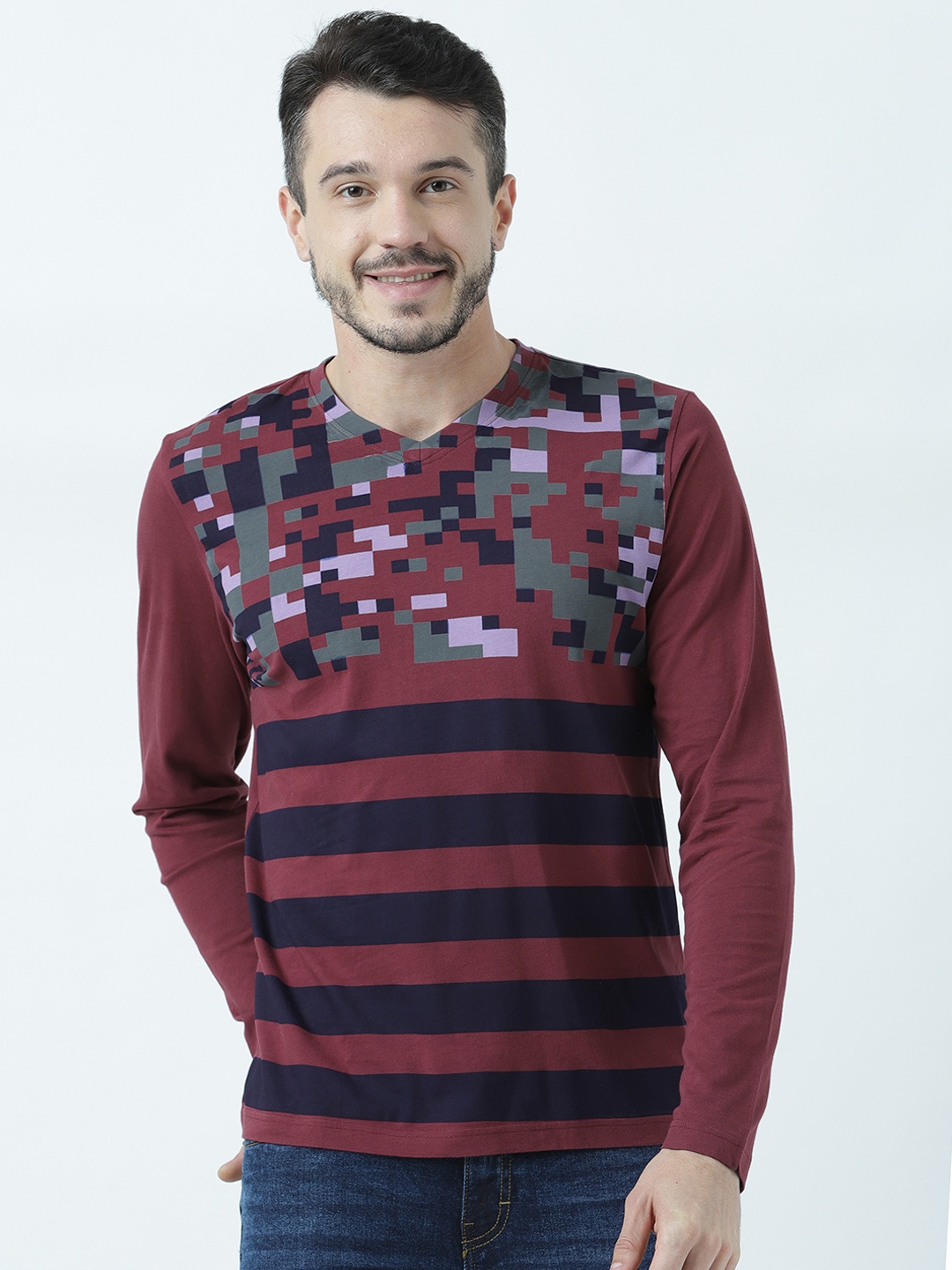 

Huetrap Men Maroon Printed V-Neck T-shirt