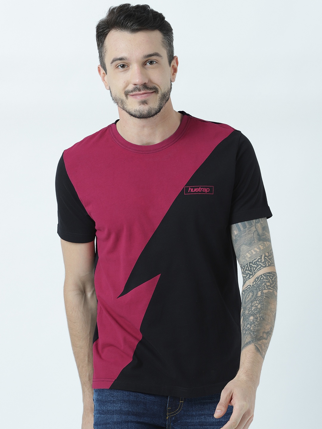 

Huetrap Men Black Colourblocked Round Neck T-shirt