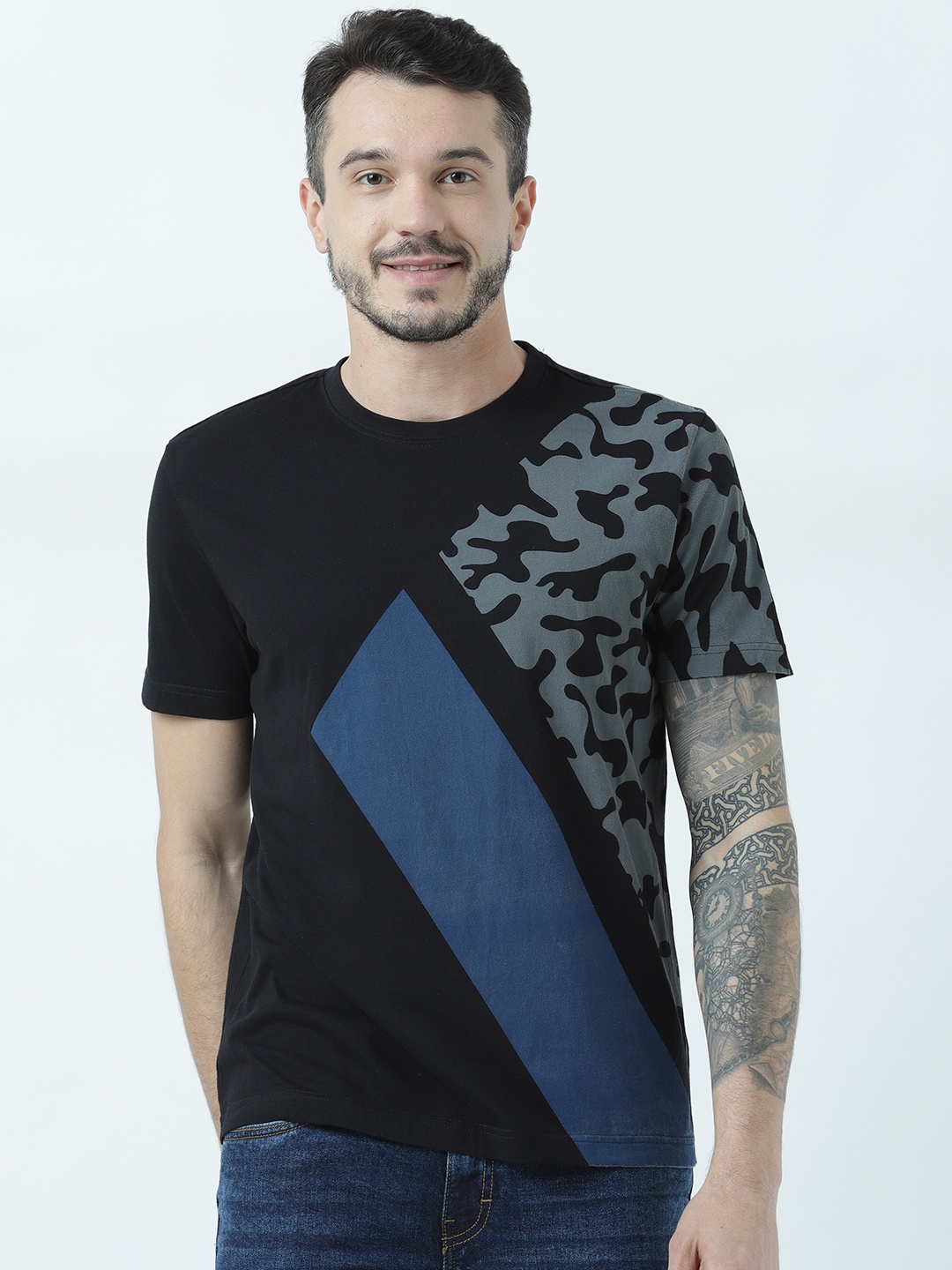 

Huetrap Men Black Printed Round Neck T-shirt
