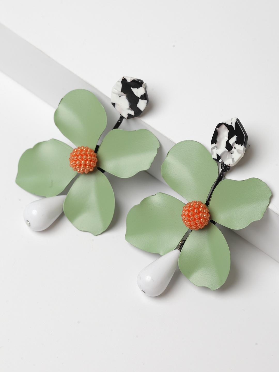 

AVANT-GARDE PARIS Green Floral Drop Earrings