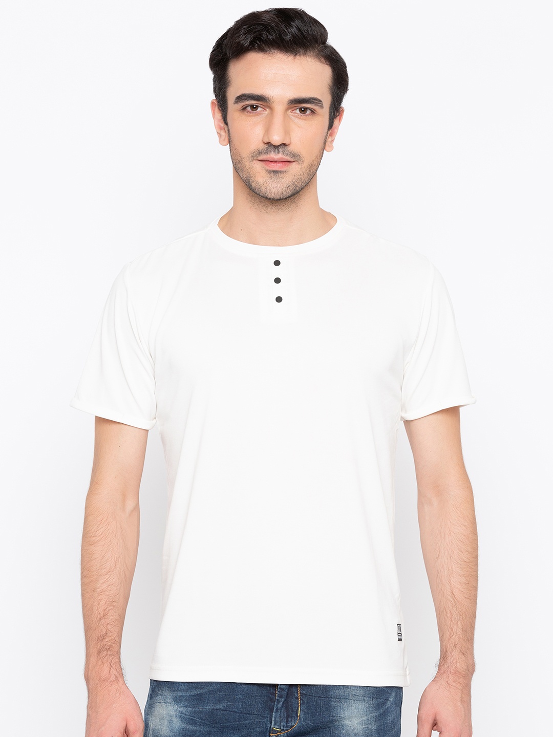 

Status Quo Men White Solid Round Neck Pure Cotton T-shirt