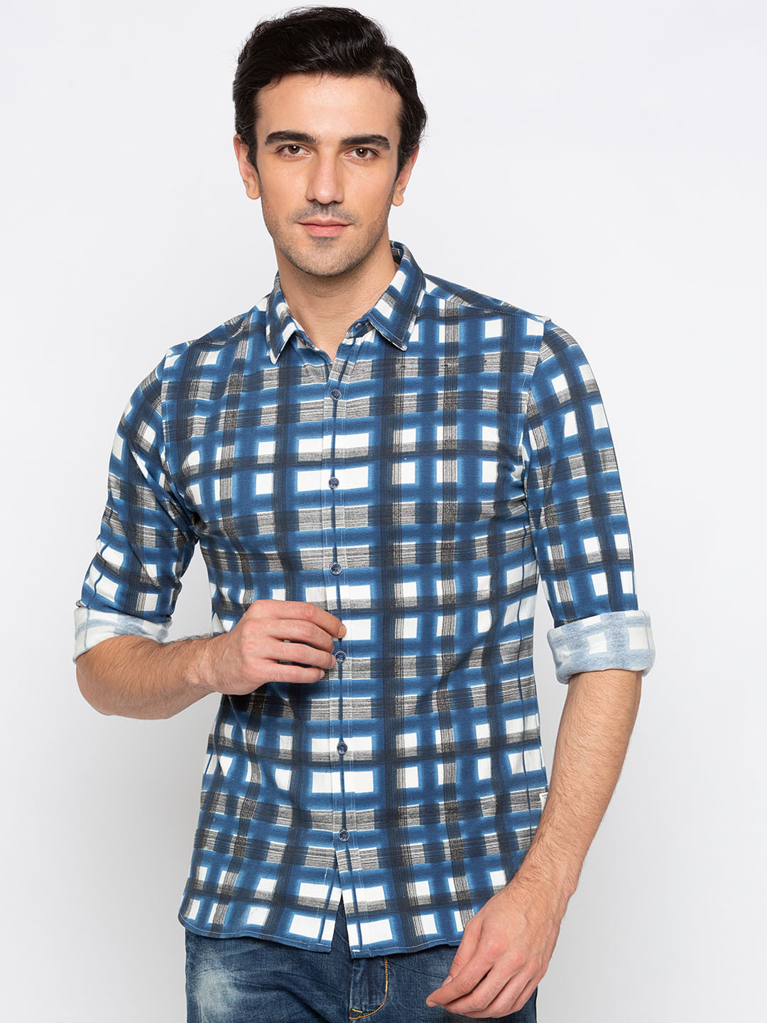

Status Quo Men Blue & White Slim Fit Checked Casual Shirt