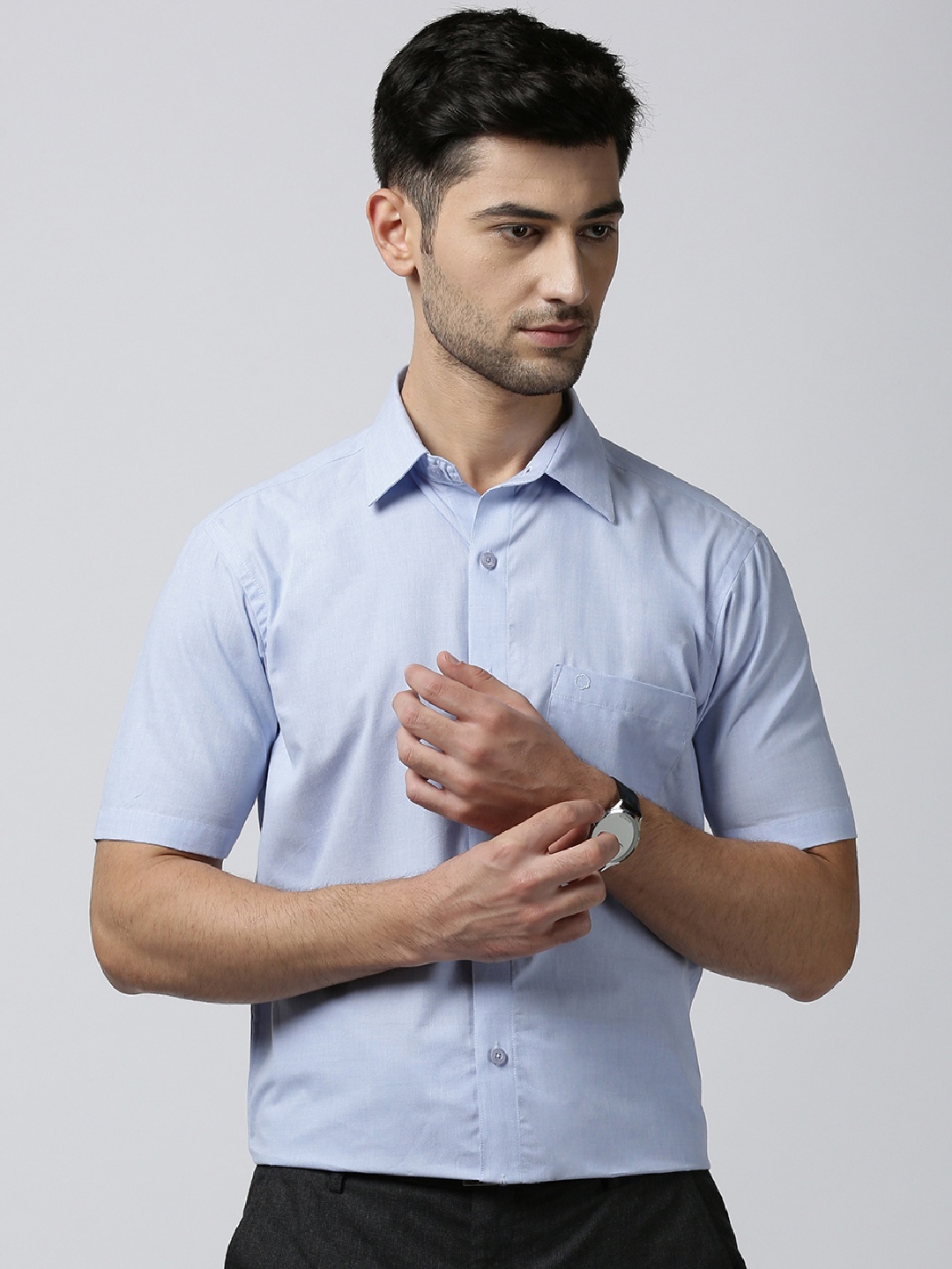 

Jansons Men Blue Regular Fit Solid Formal Shirt