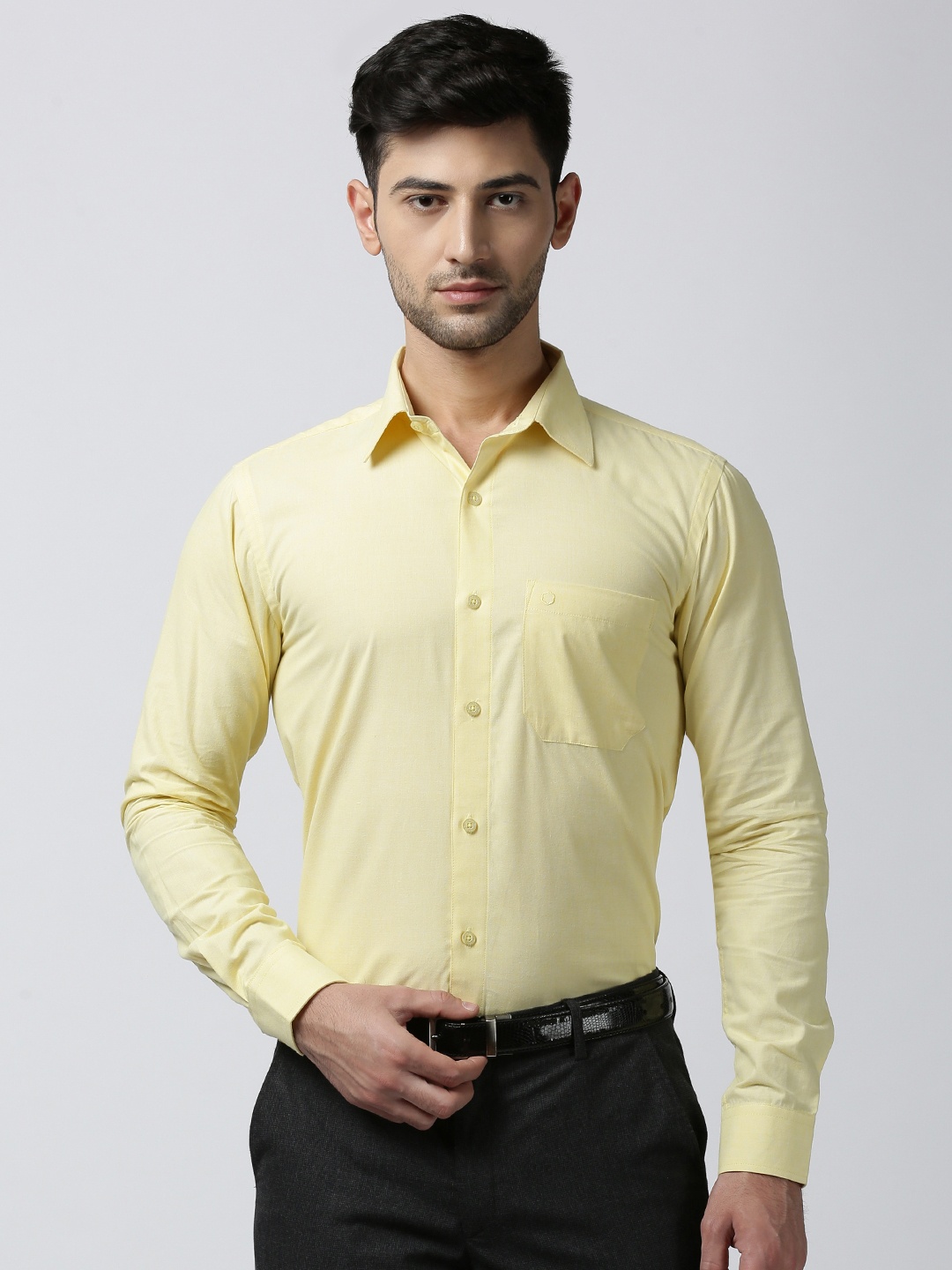 

Jansons Men Yellow Regular Fit Solid Formal Shirt