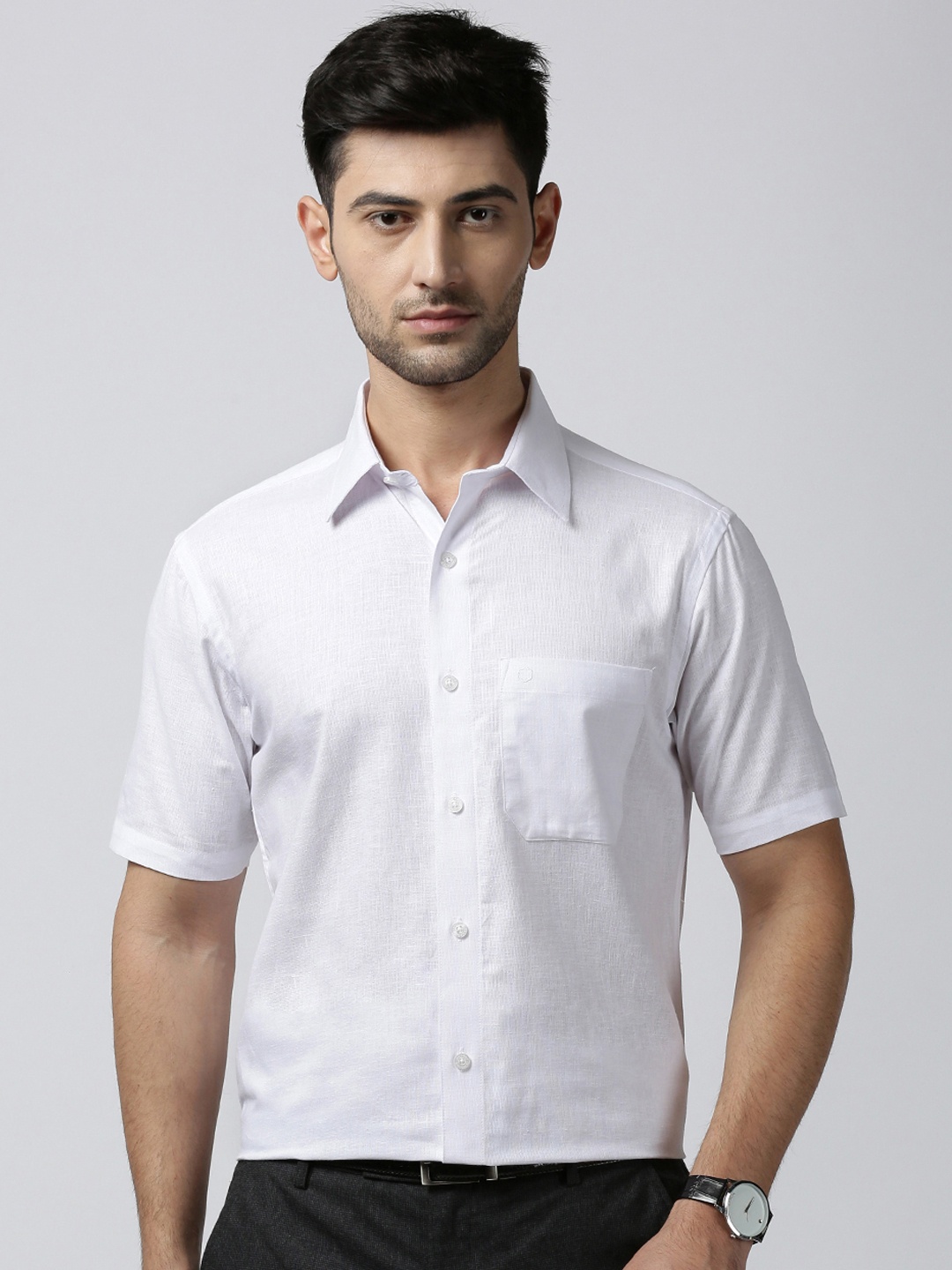 

Jansons Men White Regular Fit Solid Formal Shirt