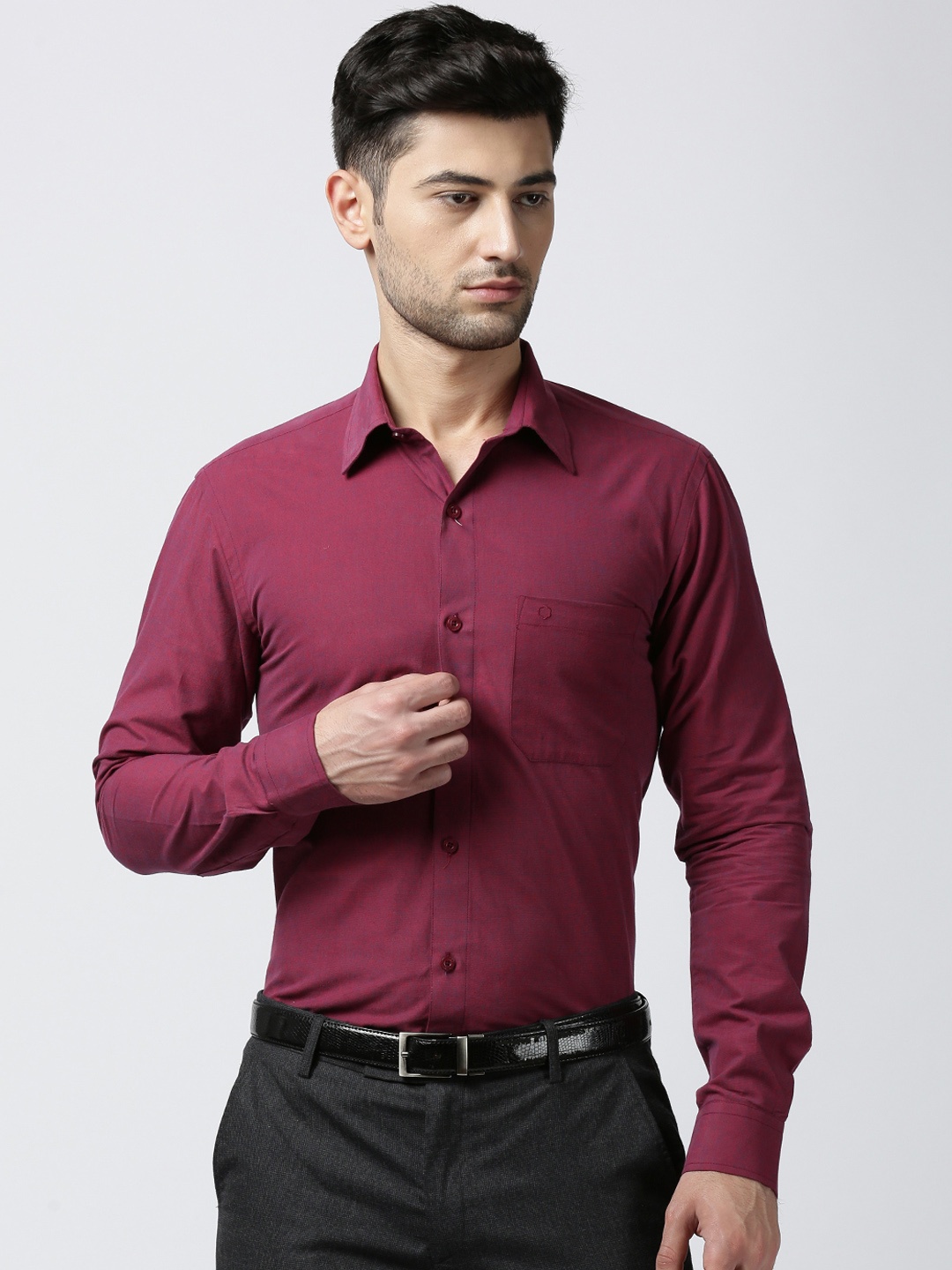 

Jansons Men Maroon Regular Fit Solid Formal Shirt