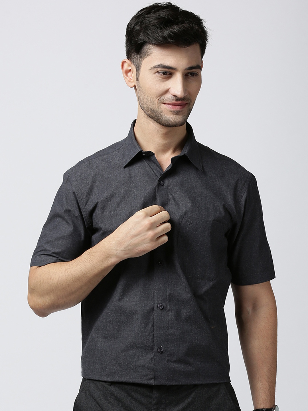 

Jansons Men Charcoal Grey Regular Fit Solid Formal Shirt