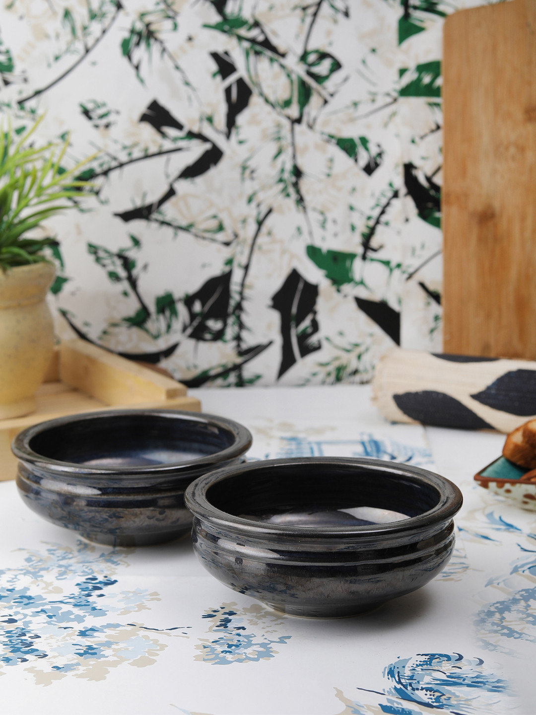 

VarEesha Set of 2 Black Printed Ceramic Bowls