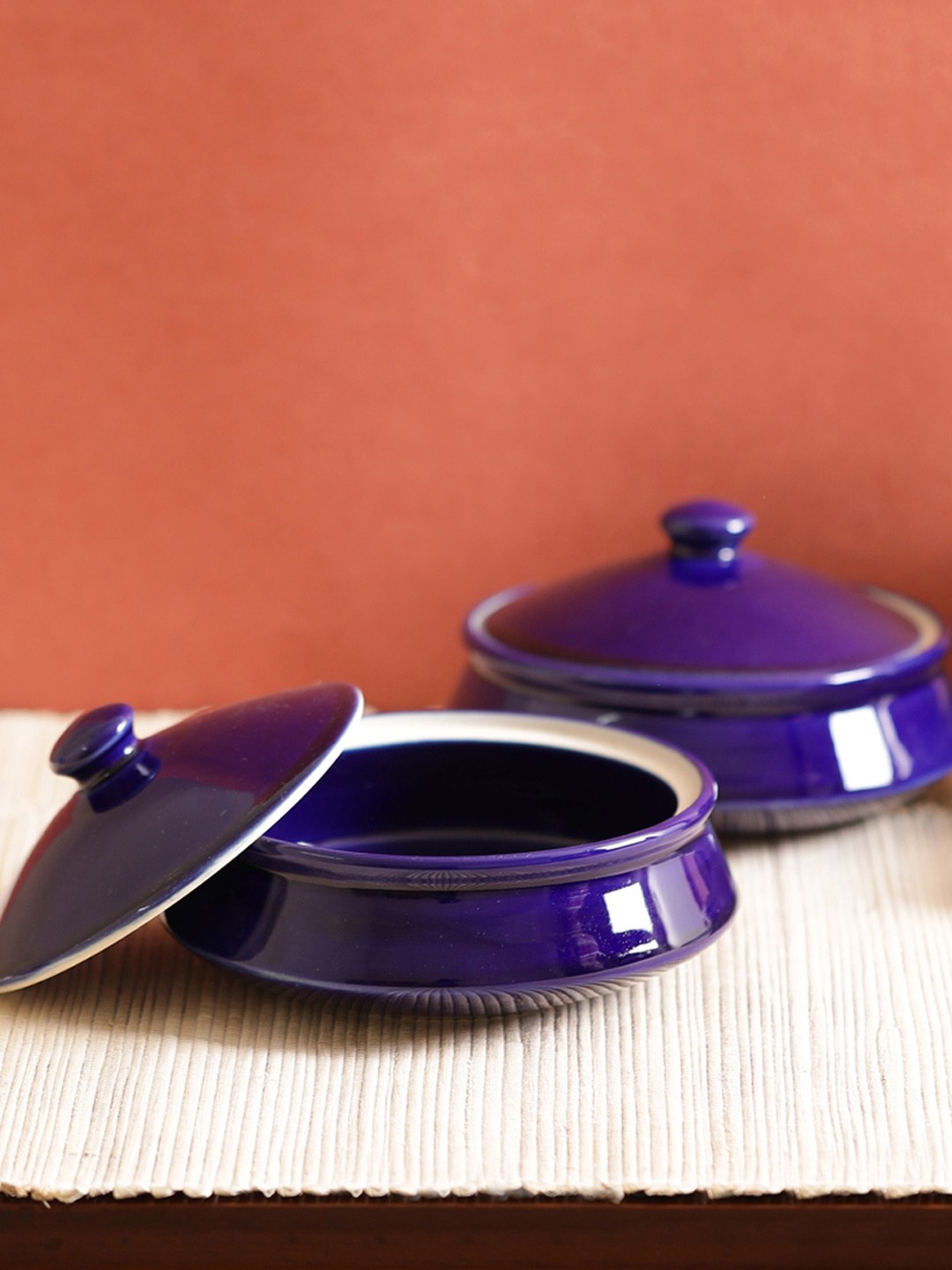 

VarEesha Set of 2 Navy Blue Solid Ceramic Bowls with Lid