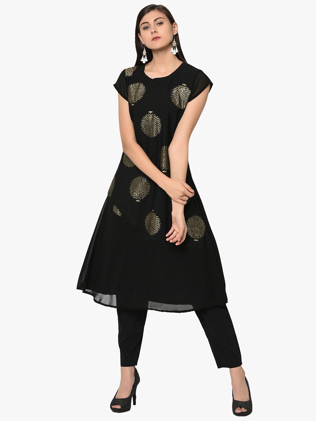 

ZIYAA Women Black & Gold-Toned Printed Kurta with Trousers