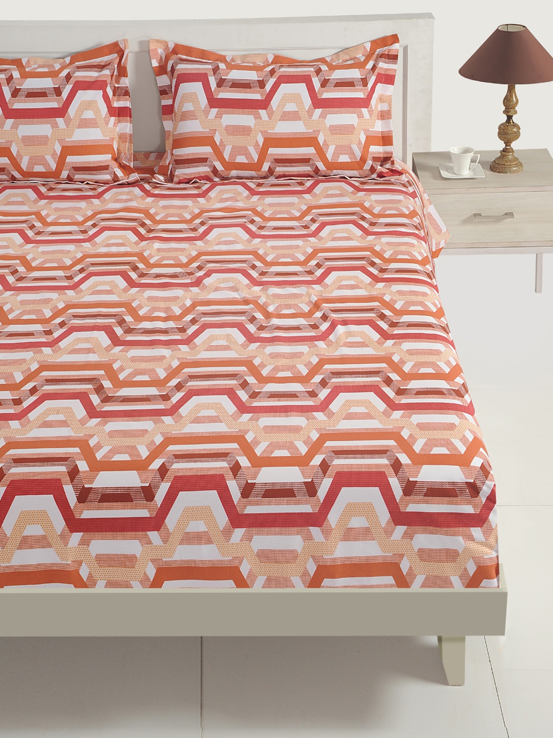 SWAYAM Peach-Coloured Geometric Fitted 144 TC Cotton 1 King Bedsheet with 2 Pillow Covers