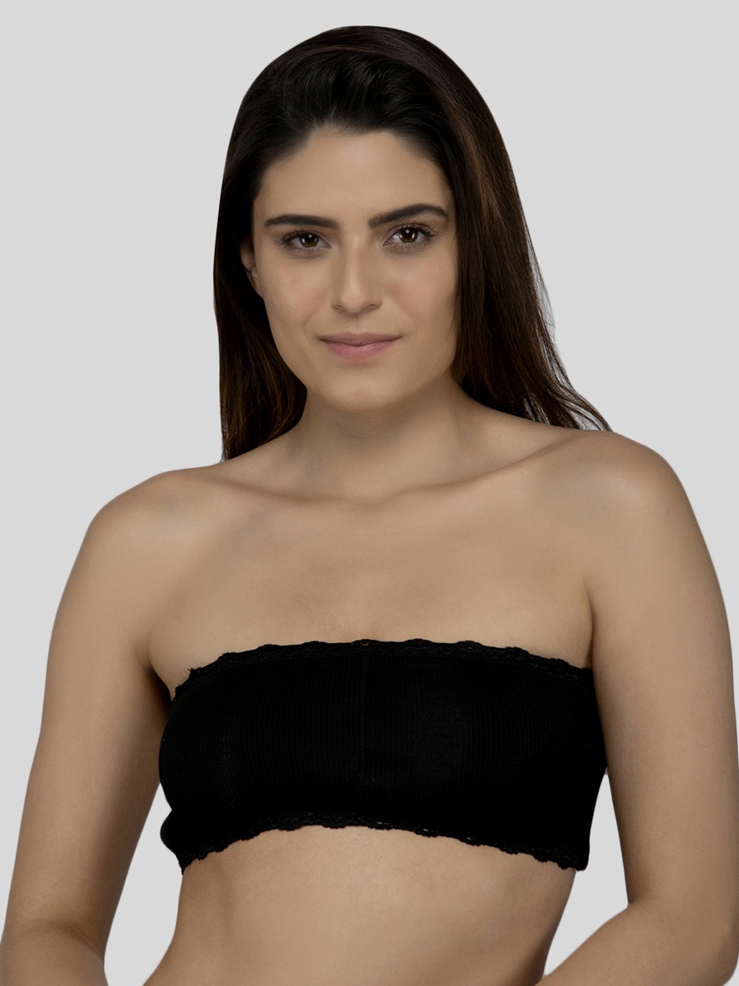 

Laceandme Black Solid Non-Wired Lightly Padded Bandeau Bra 4295