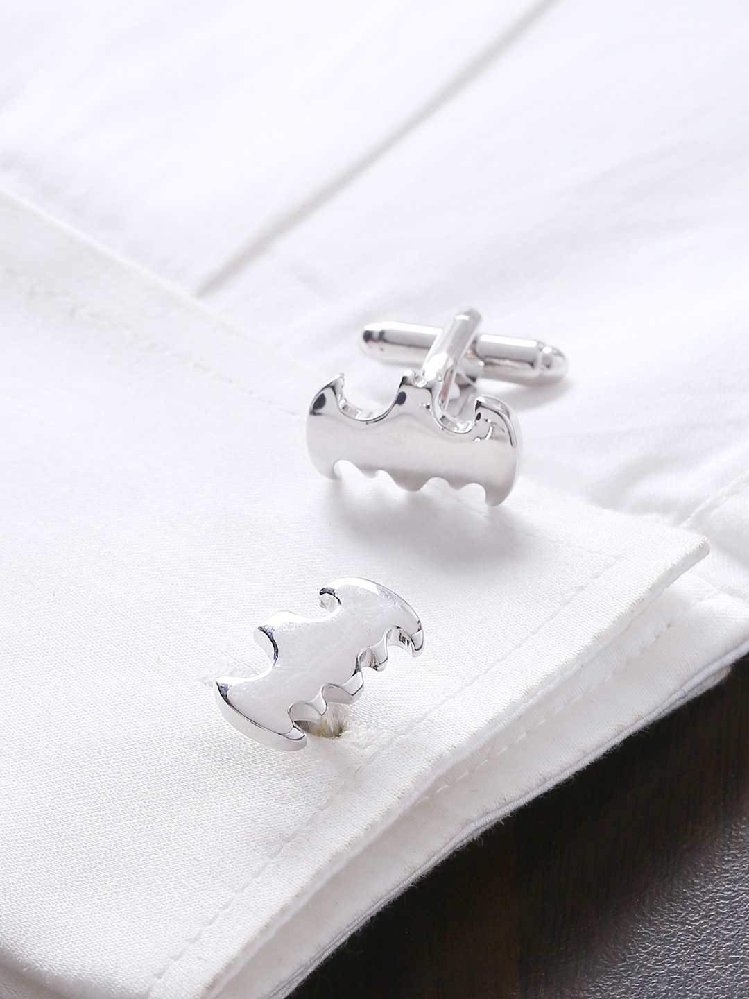

Tistabene Silver-Toned Batman Cufflinks