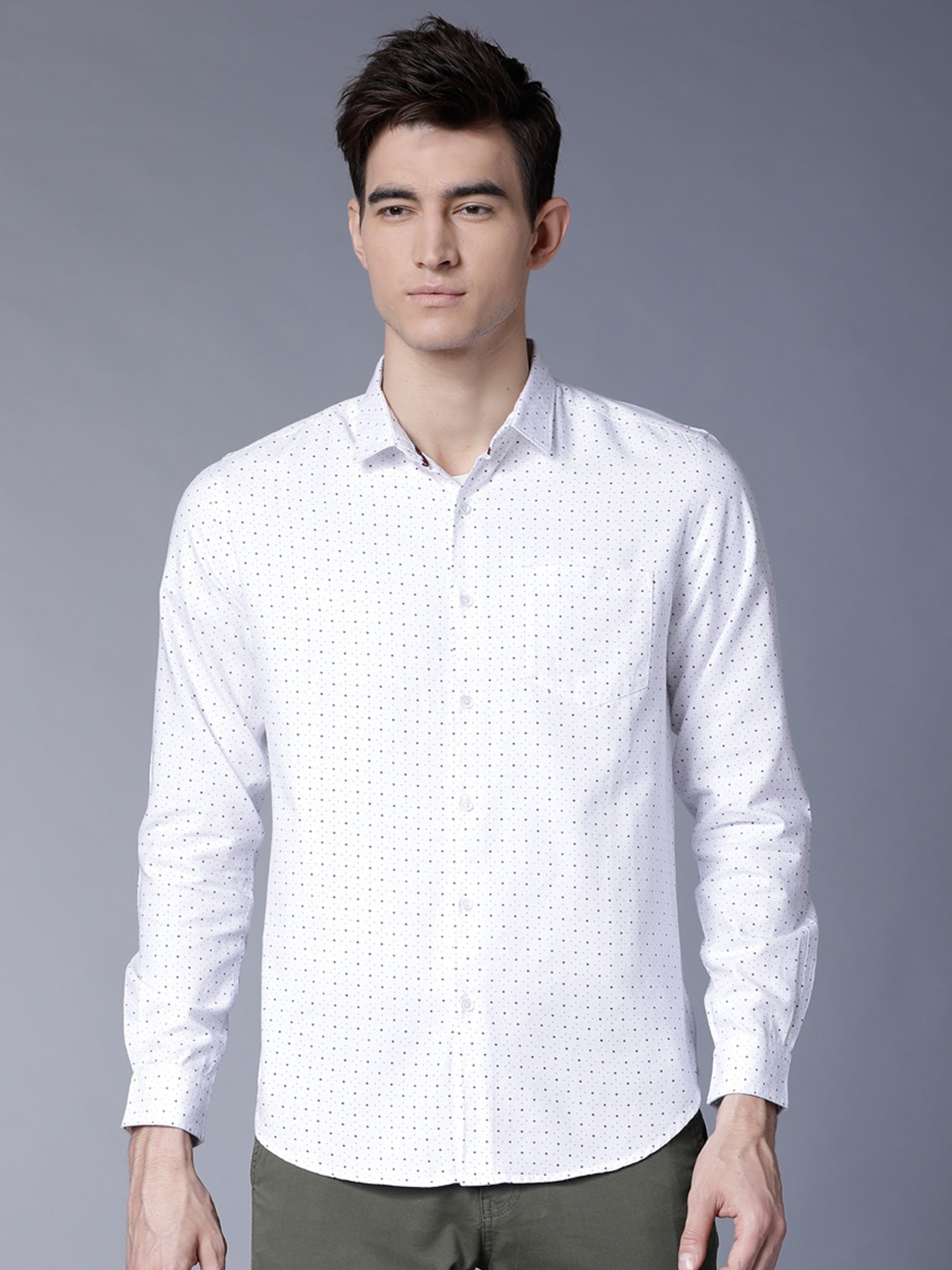 

Black coffee Men White & Black Slim Fit Printed Casual Shirt