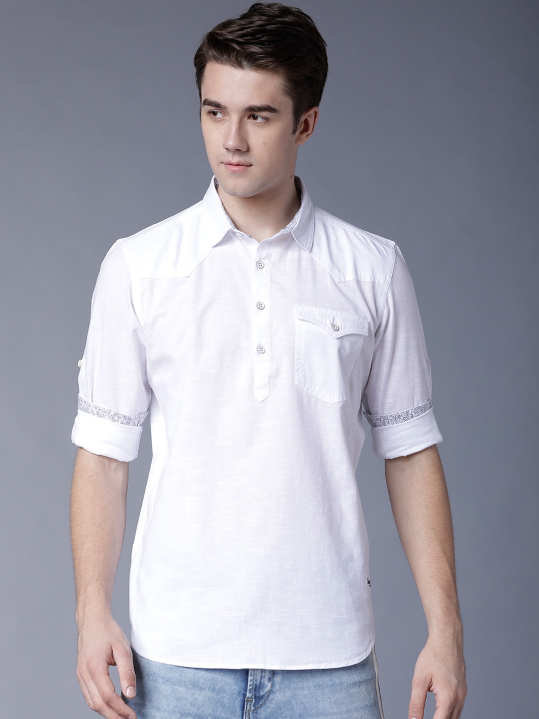 

LOCOMOTIVE Men White Slim Fit Solid Casual Shirt