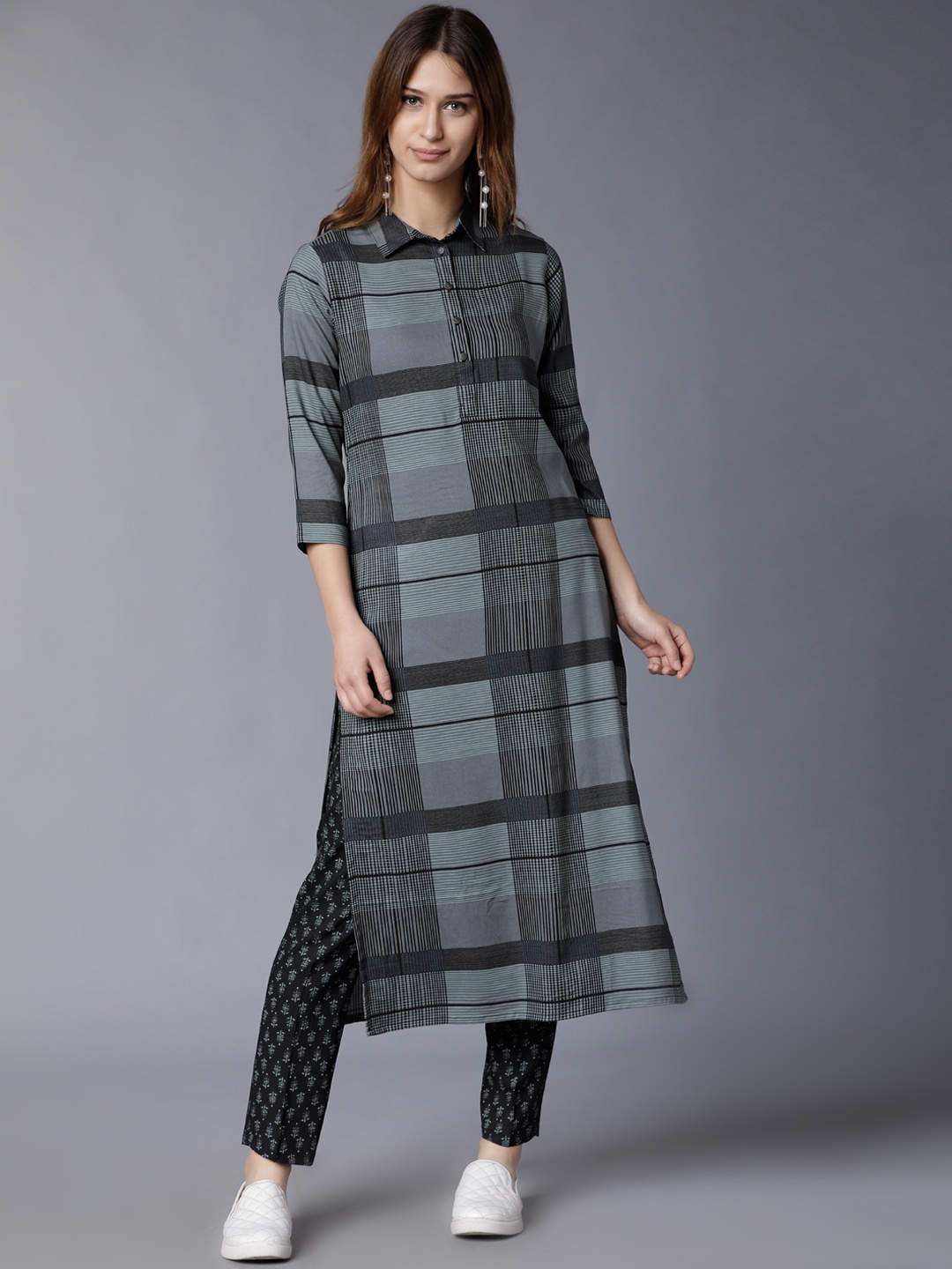 

Vishudh Women Grey & Black Printed Kurta with Palazzos