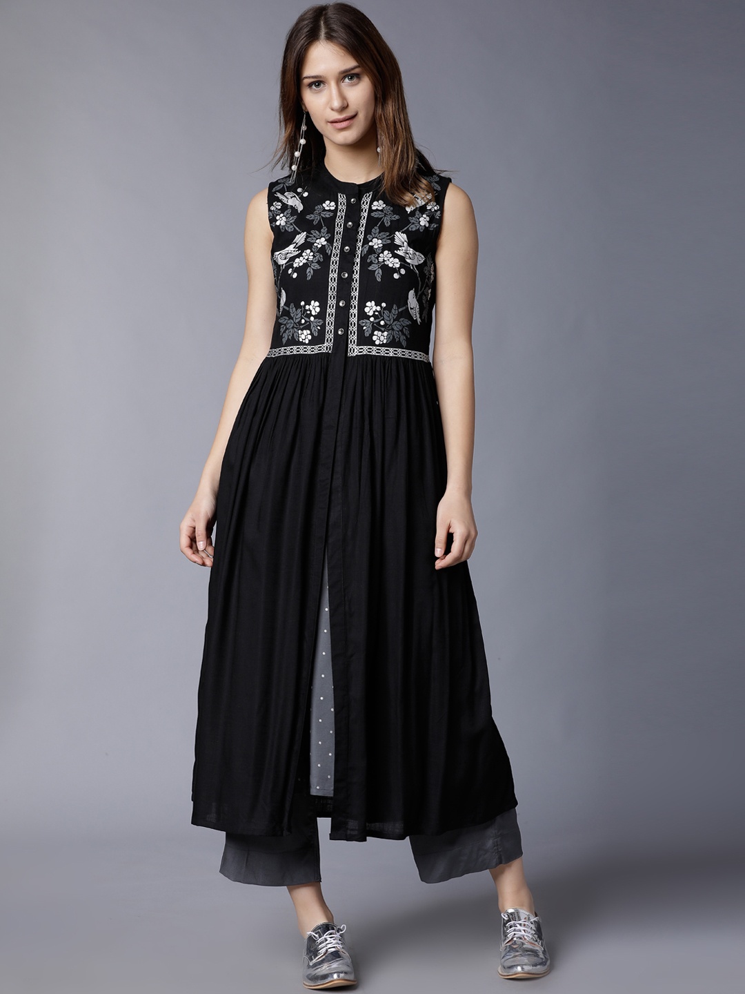 

Vishudh Women Black & Grey Yoke Design Layered Kurta with Palazzos