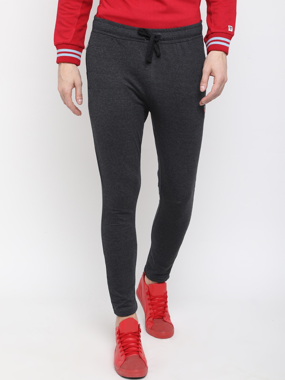 

Masculino Latino Men Charcoal Grey Solid Slim-Fit Trackpant