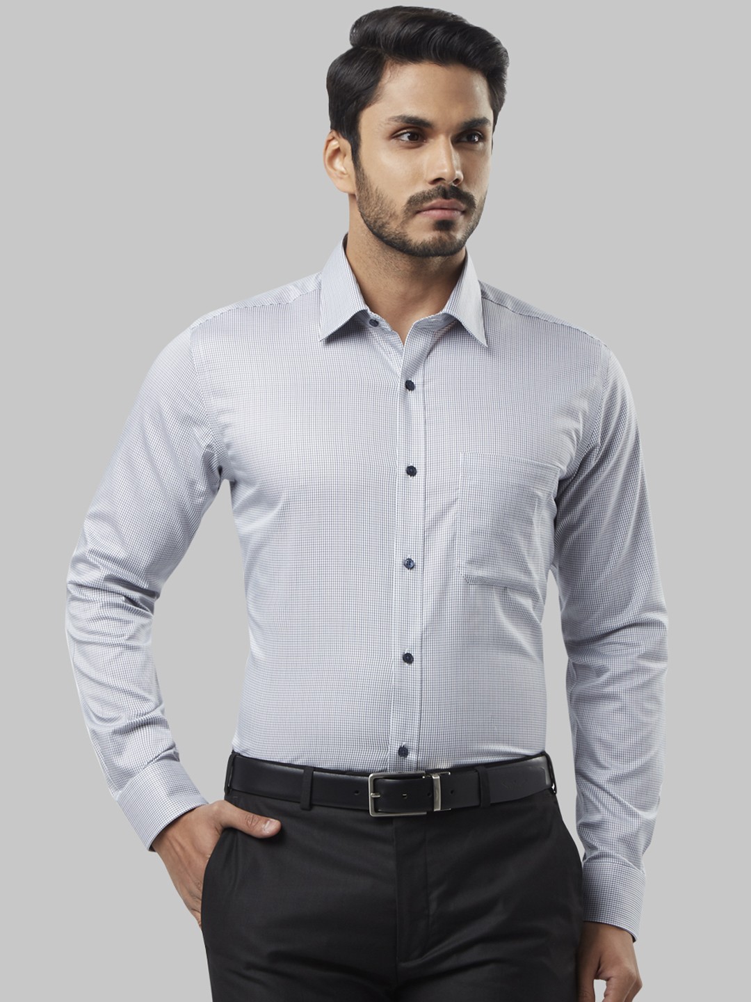 

Raymond Men Grey & Off-White Regular Fit Checked Formal Shirt