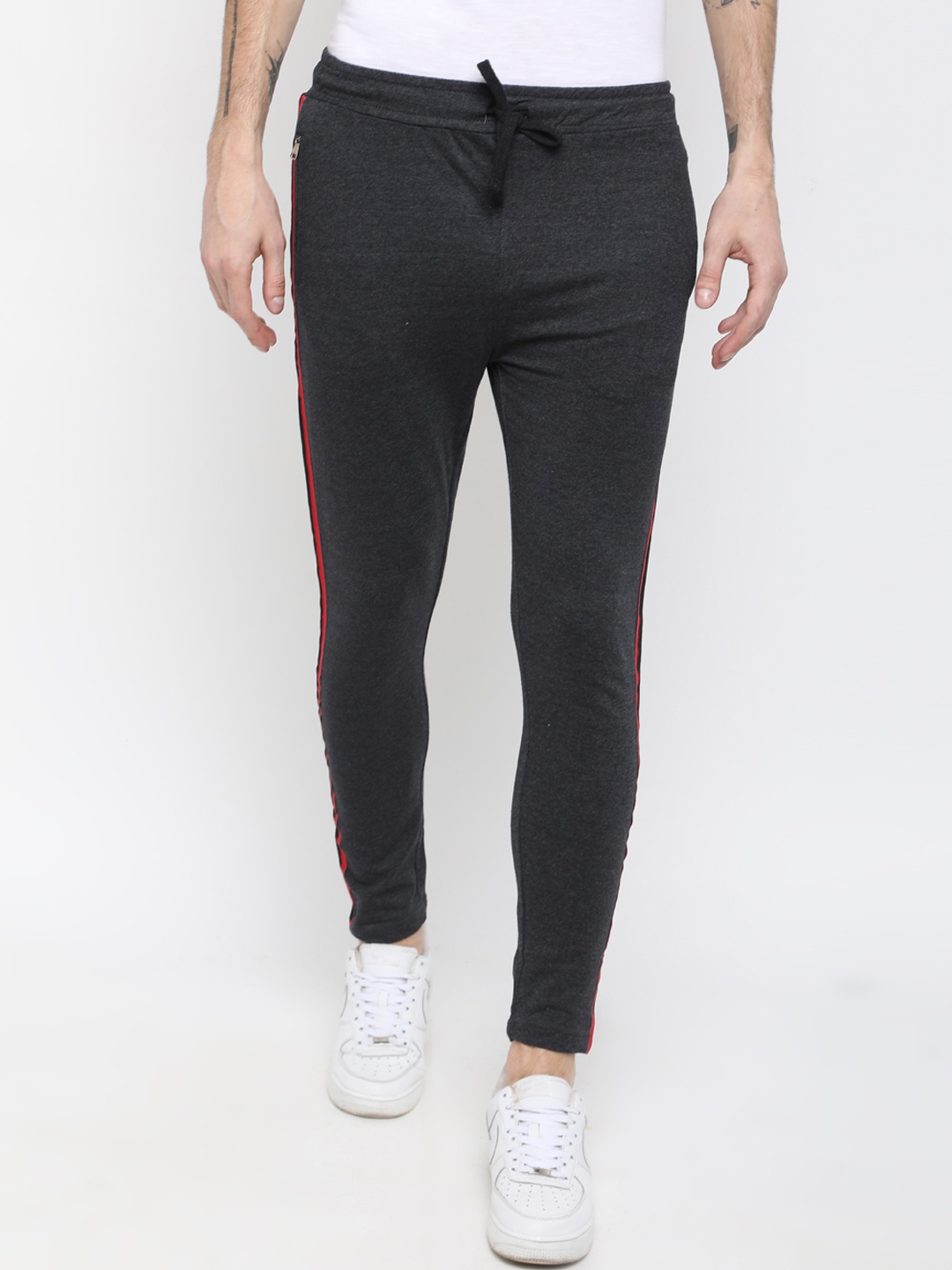 

Masculino Latino Men Charcoal Grey Solid Slim-Fit Trackpant