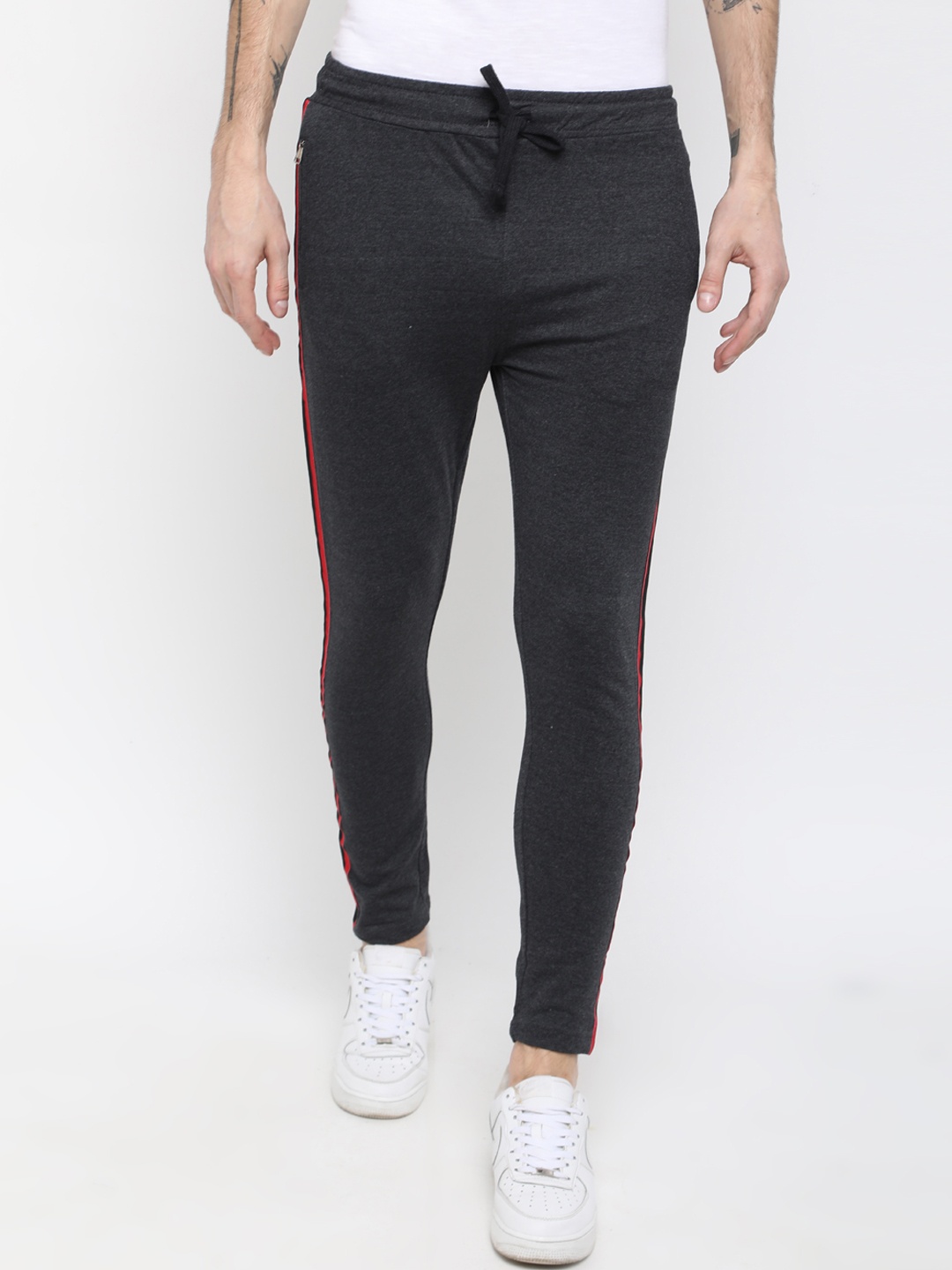 

Masculino Latino Men Charcoal Grey Solid Slim-Fit Trackpant