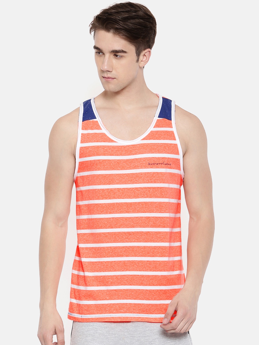 

Masculino Latino Men Orange & White Striped Round Neck T-shirt