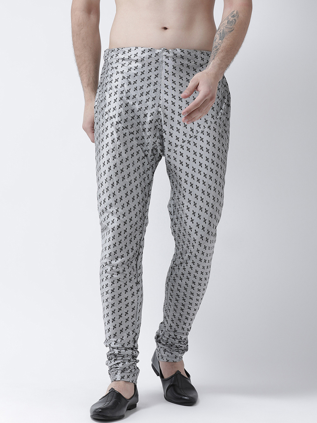 

DEYANN Men Silver-Toned Printed Churidar-Length Pyjama