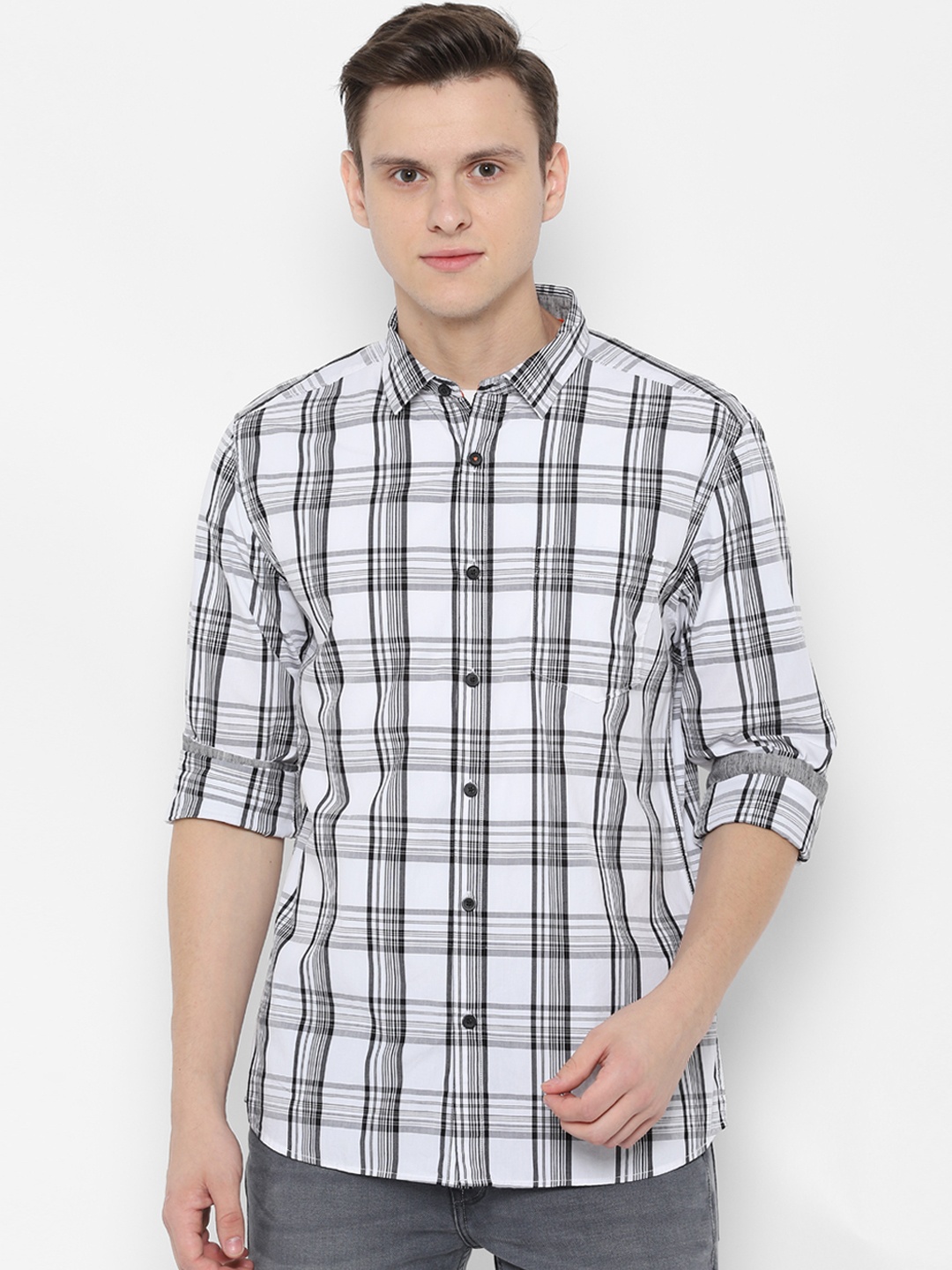 

People Men White & Black Regular Fit Checked Casual Shirt