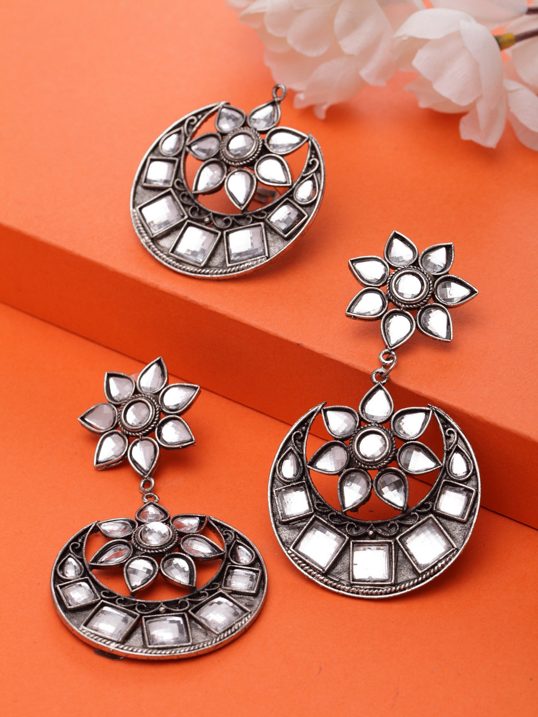 

Moedbuille Women Silver-Plated Handcrafted Oxidised Jewellery Set