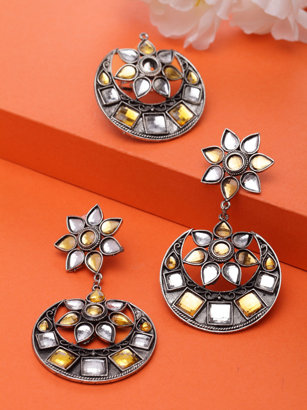 

Moedbuille Women Silver-Plated & Yellow Stone Studded Handcrafted Oxidised Jewellery Set
