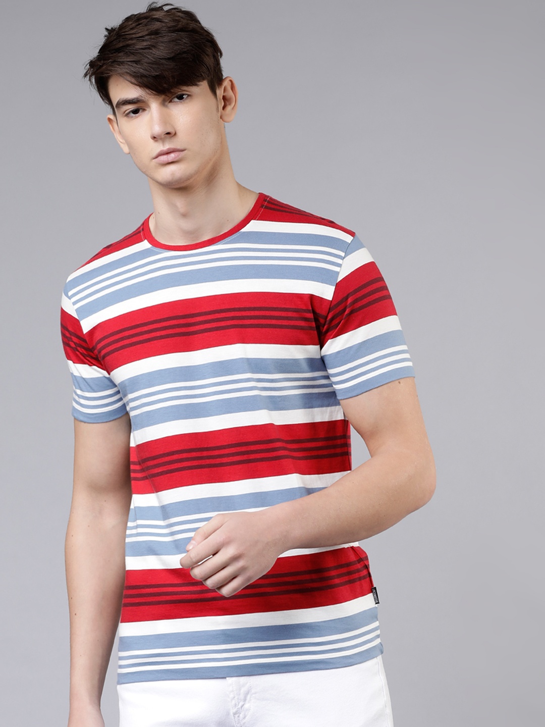 

LOCOMOTIVE Men White & Blue Striped Slim Fit Round Neck T-shirt
