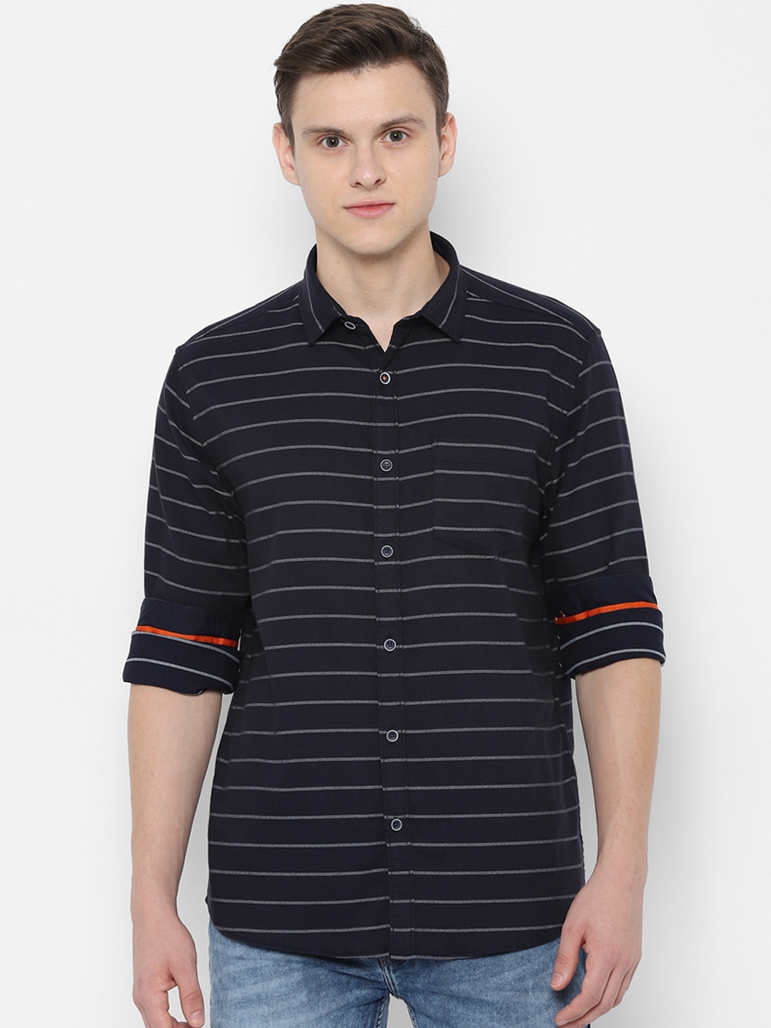 

People Men Navy Blue & Off-White Regular Fit Striped Casual Shirt