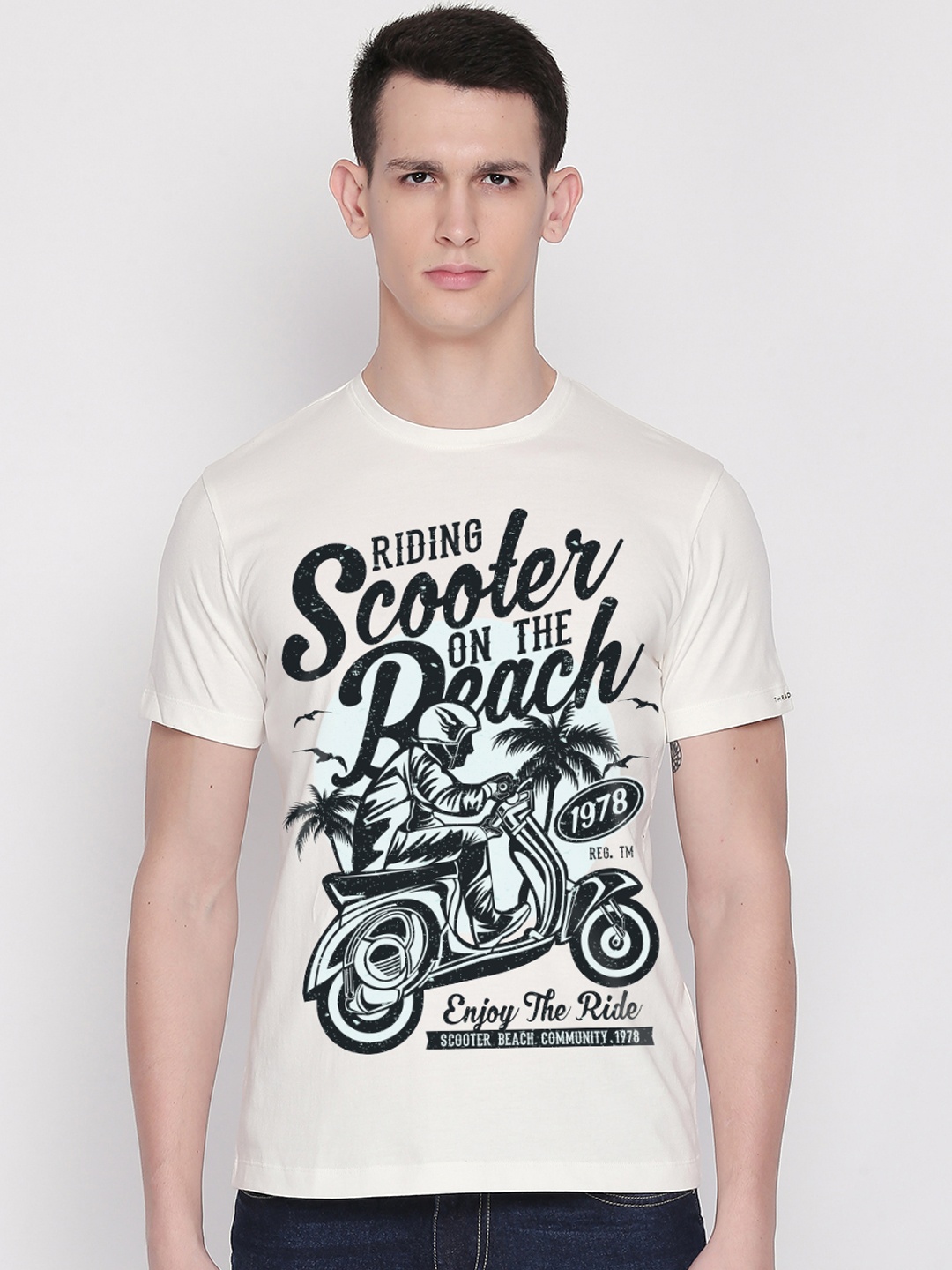 THREADCURRY Men White Printed Round Neck T-shirt