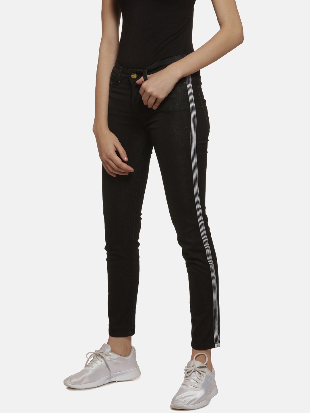

Campus Sutra Women Black Slim Fit Mid-Rise Clean Look Stretchable Jeans