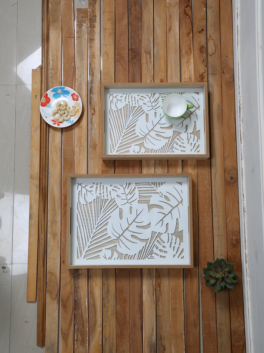 

Aapno Rajasthan Set of 2 Brown & White Printed Wooden Trays