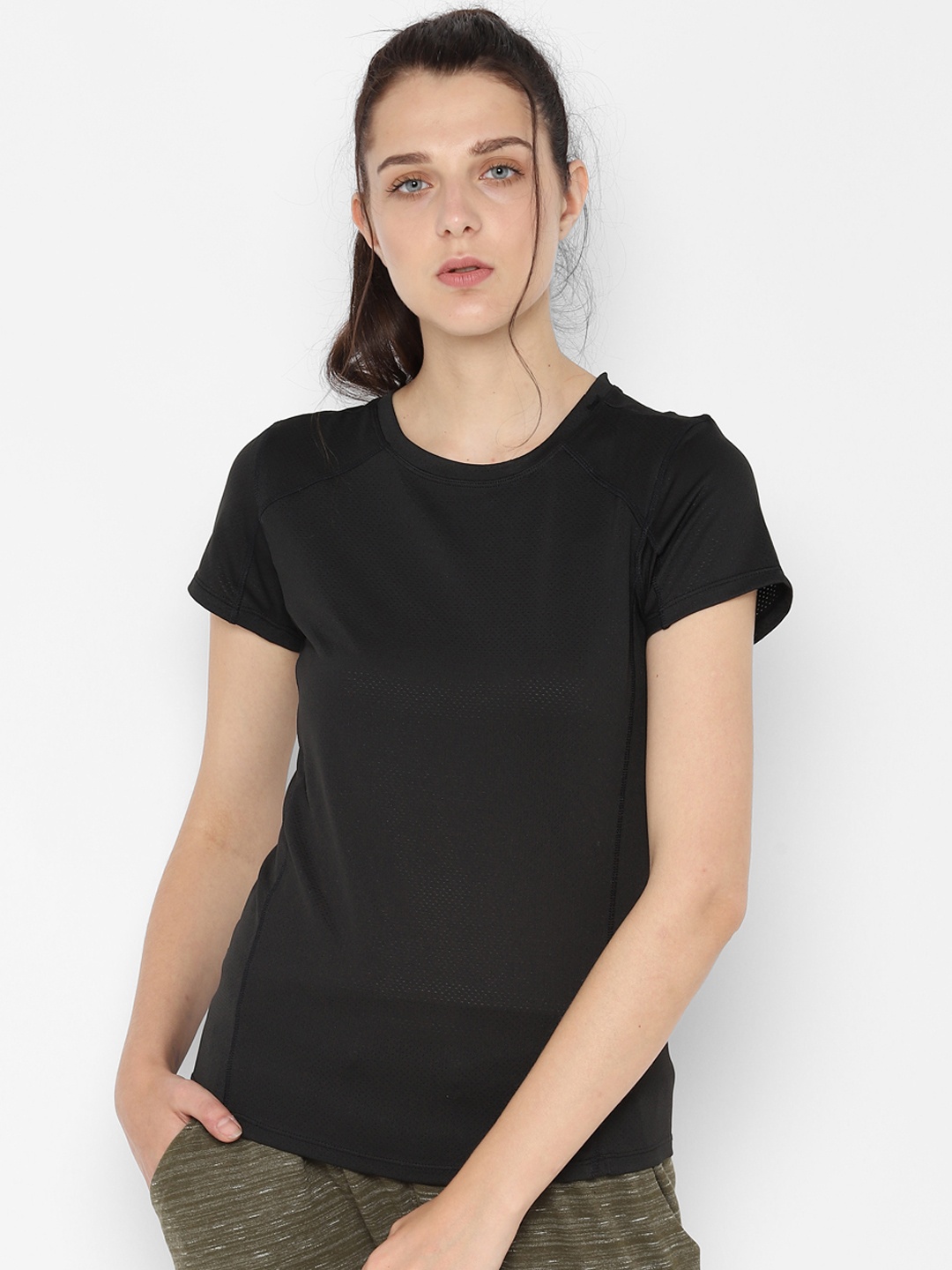 

People Women Black Solid Round Neck T-shirt