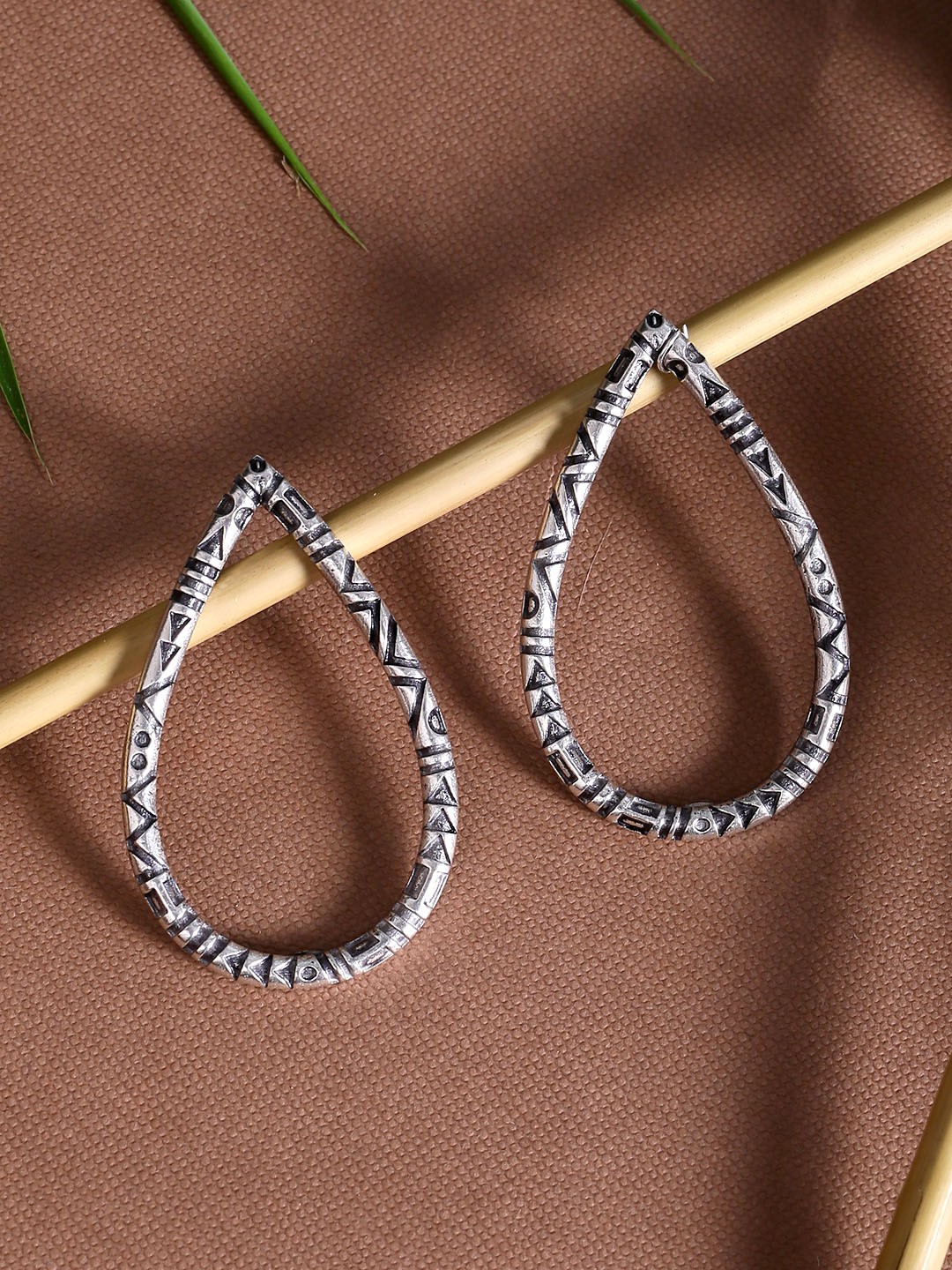 

Voylla Silver-Plated & Black Oxidised Teardrop Shaped Drop Earrings
