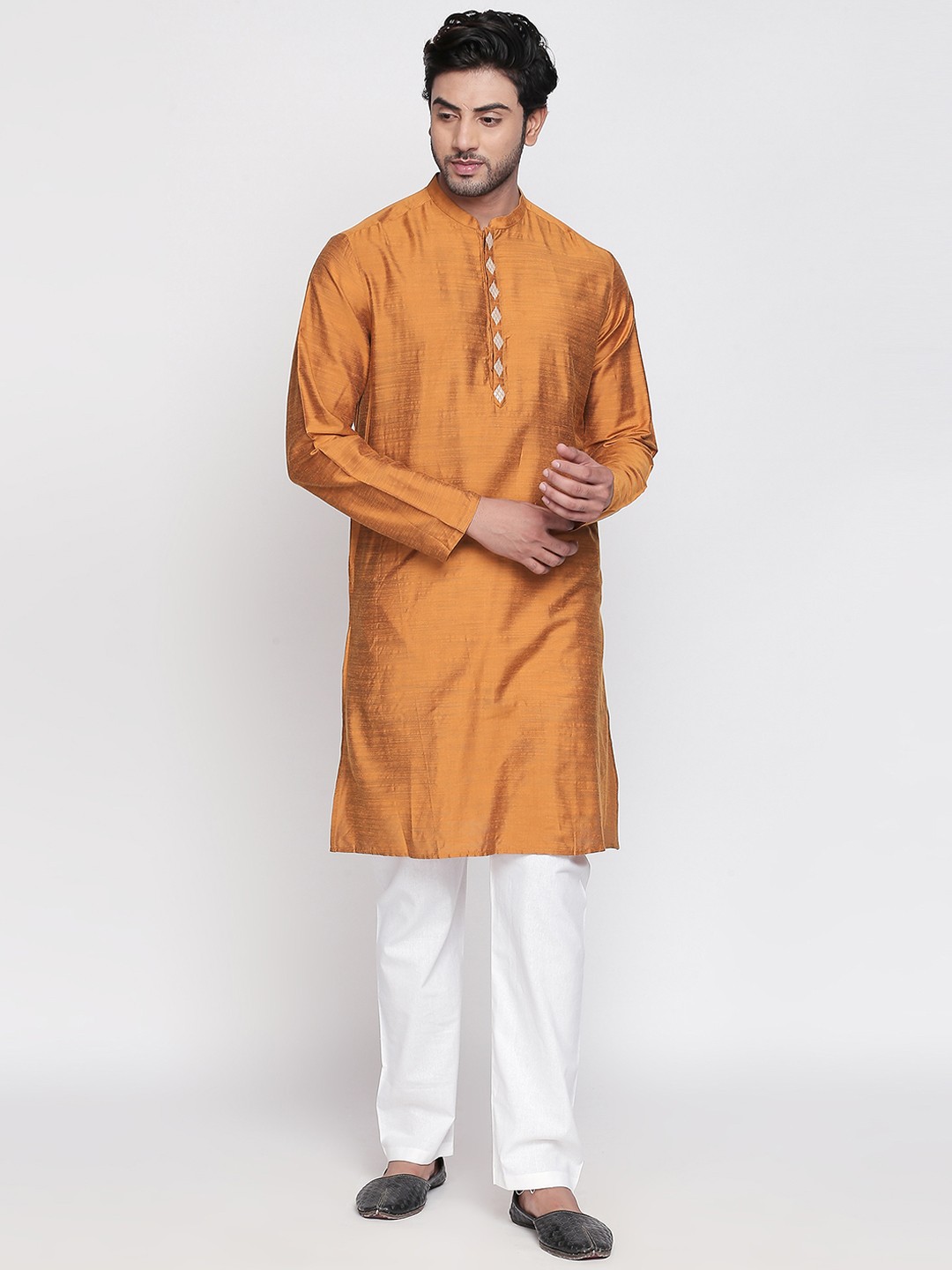 

indus route by Pantaloons Men Gold-Toned Woven Design Straight Kurta