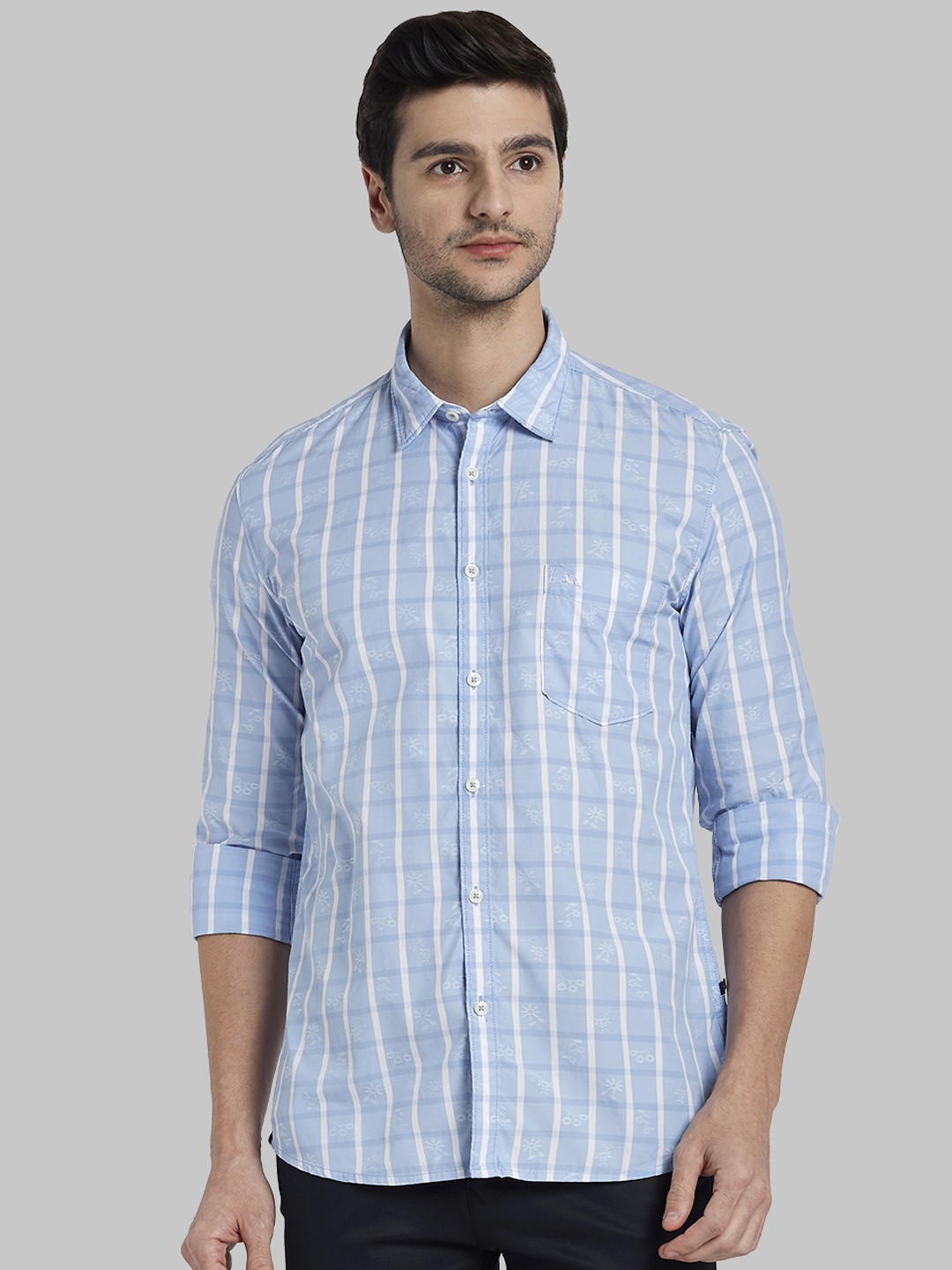 

Parx Men Blue & White Regular Fit Checked Casual Shirt