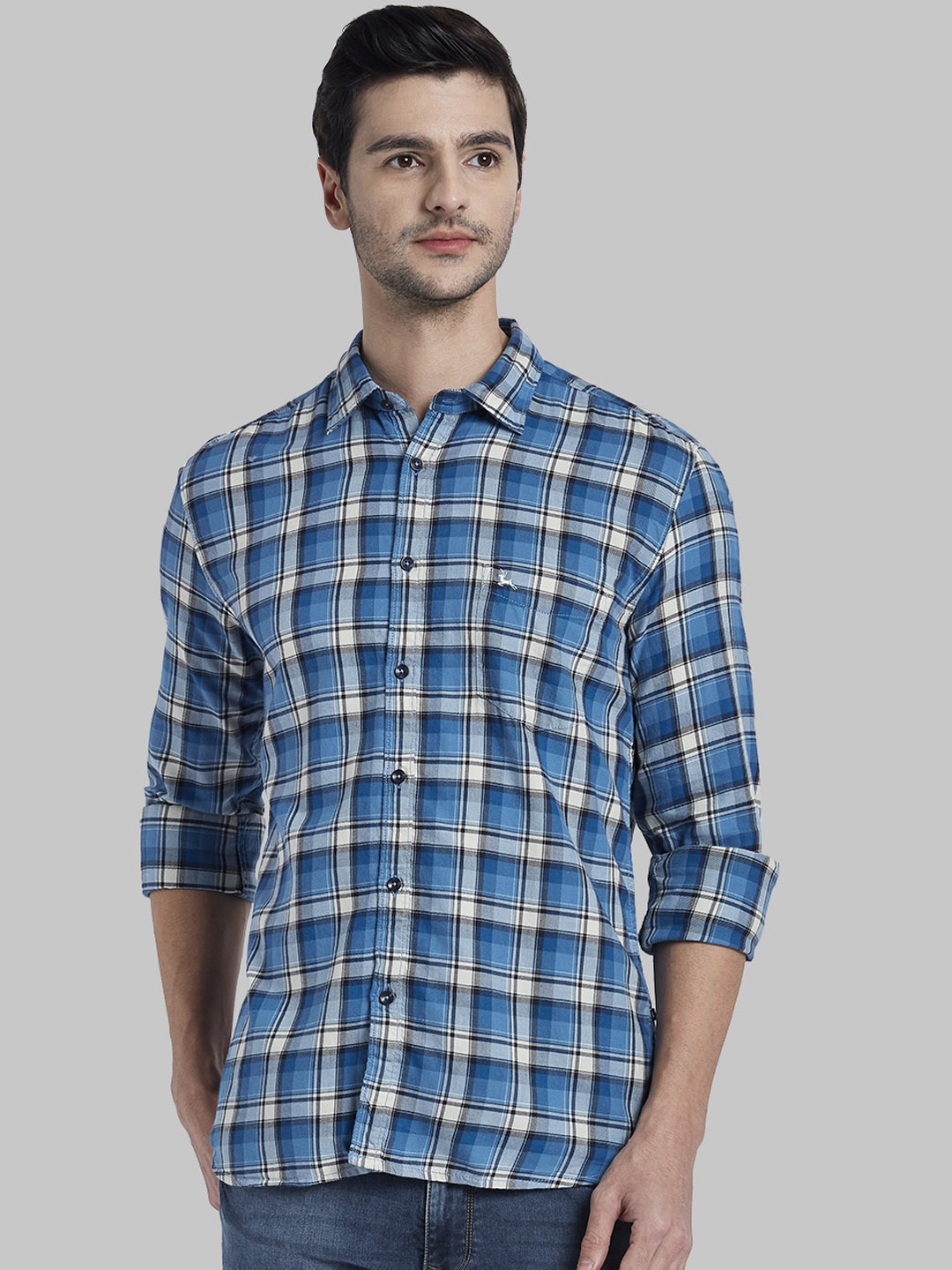 

Parx Men Blue & White Regular Fit Checked Casual Shirt