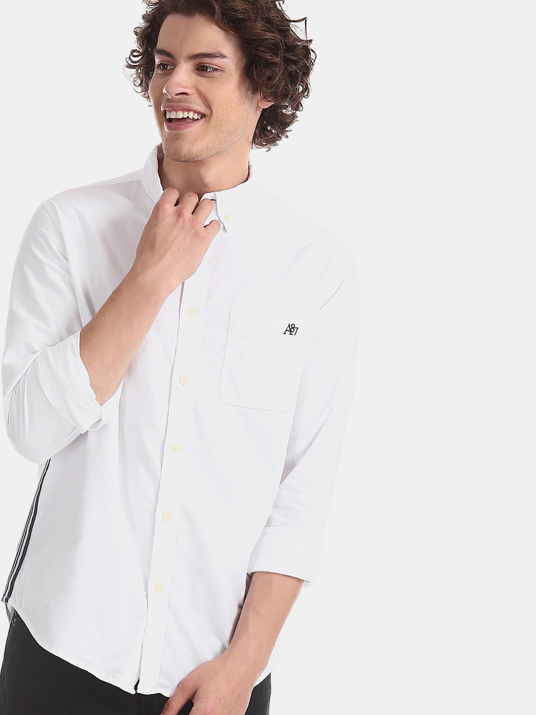 

Aeropostale Men White & Black Slim Fit Striped Casual Shirt