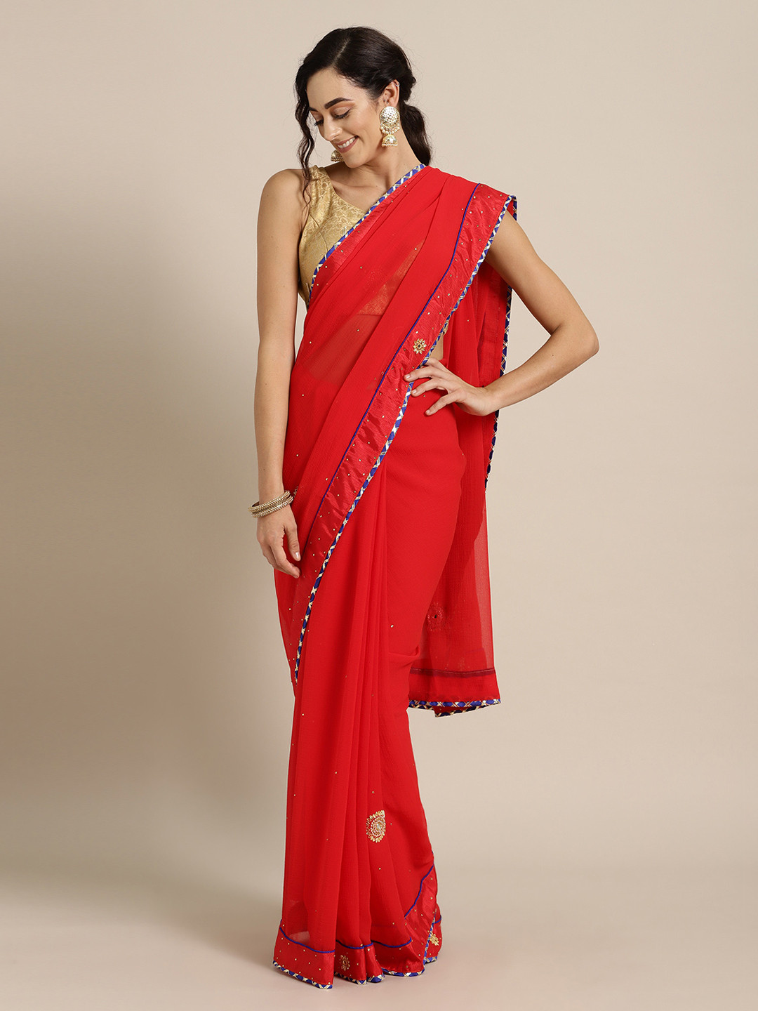 

Geroo Jaipur Red Hand Embellished Crepe Saree