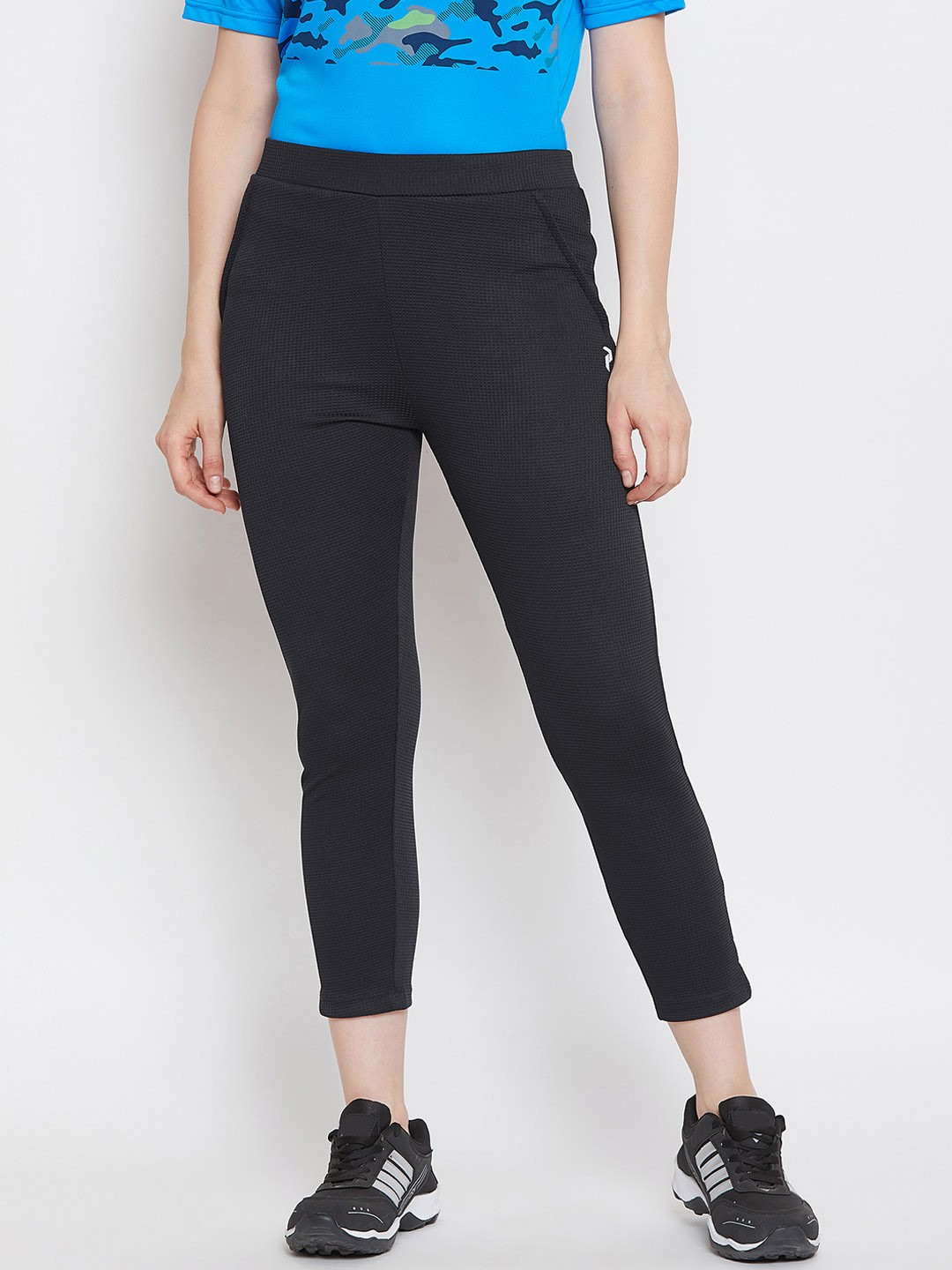 

PERFKT-U Women Black Solid Tights