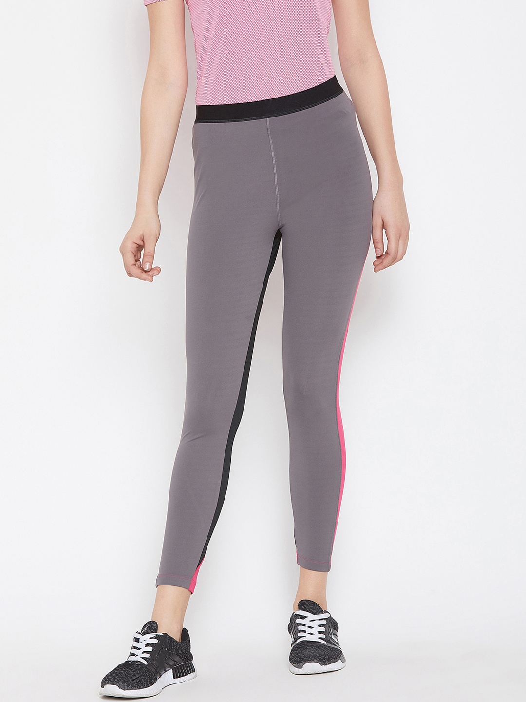 

PERFKT-U Women Grey & Black Colourblocked Tights