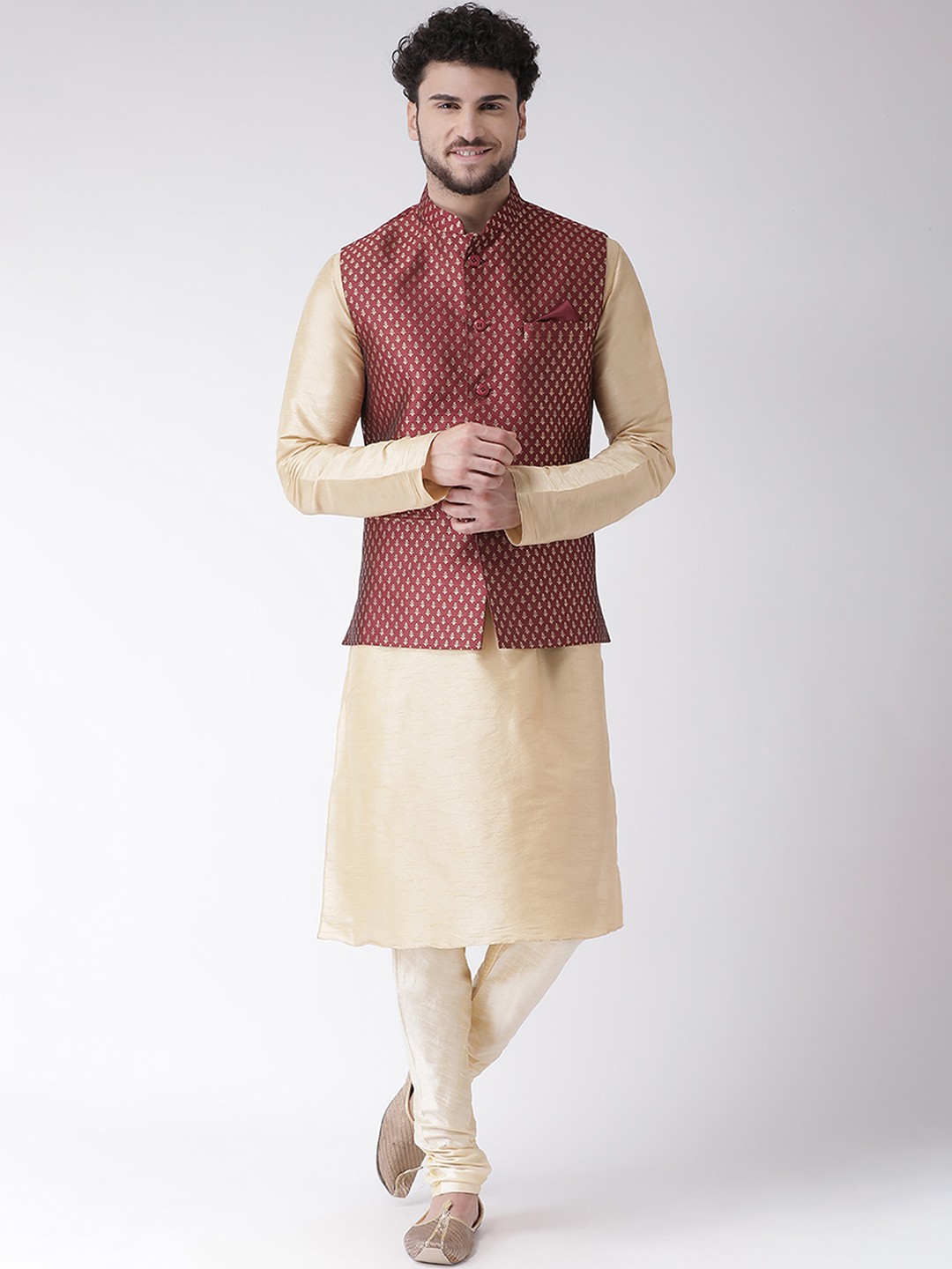 

TABARD Men Maroon & Beige Solid Kurta Set
